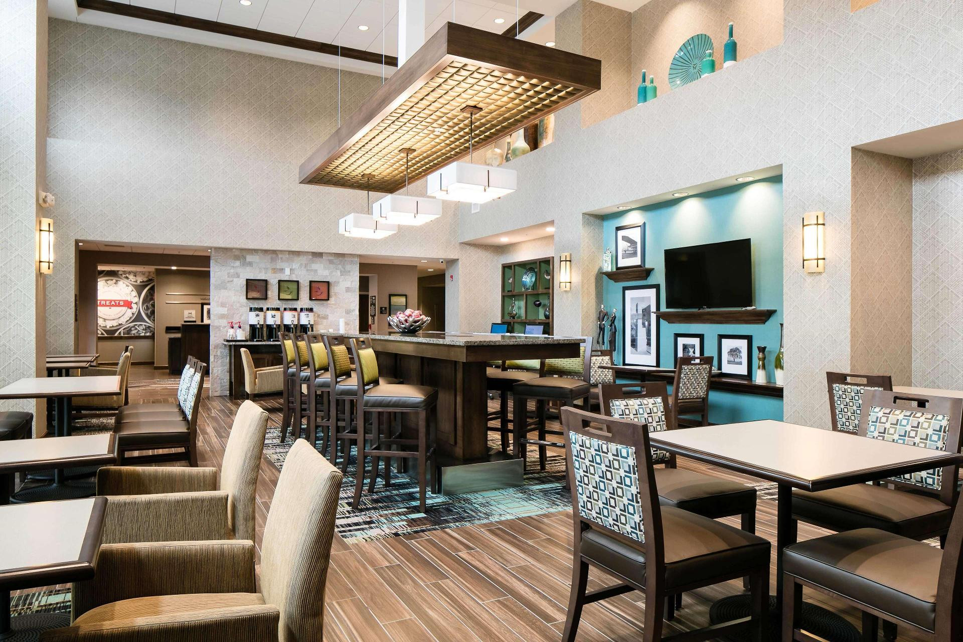 Vista Lobby Hampton Inn & Suites Hudson