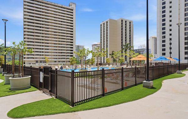 Waikiki Golden Gem: 1 Br w/ Free Parking