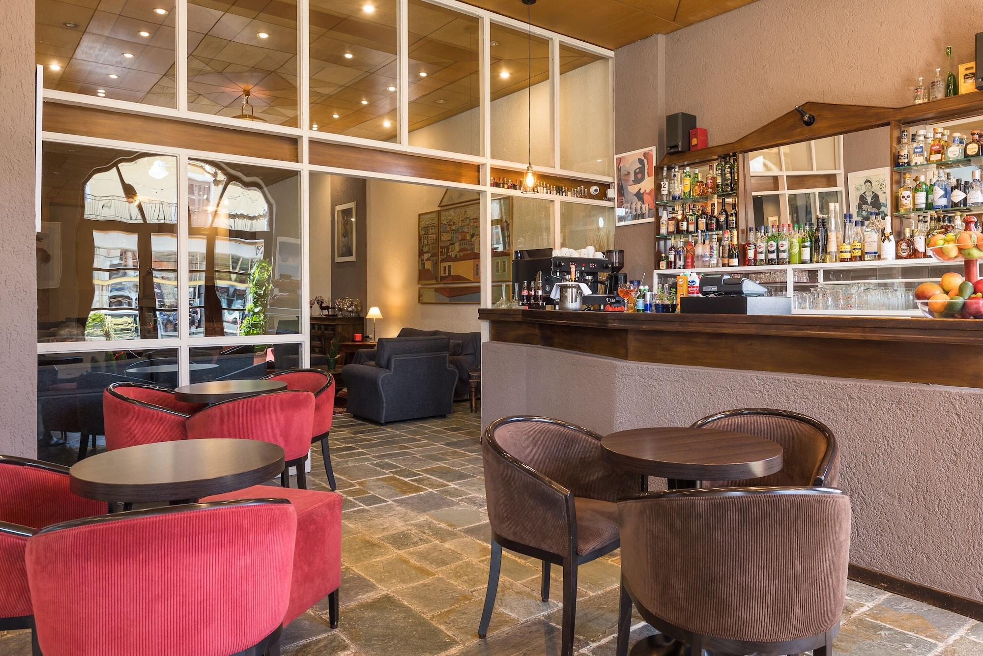 Bar/Salón Arahova Inn Hotel
