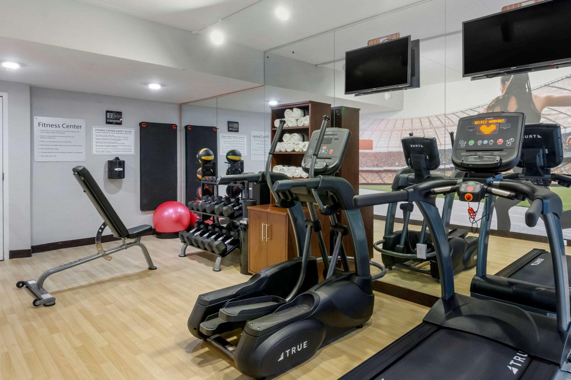 Gimnasio Clarion Pointe Charlottesville