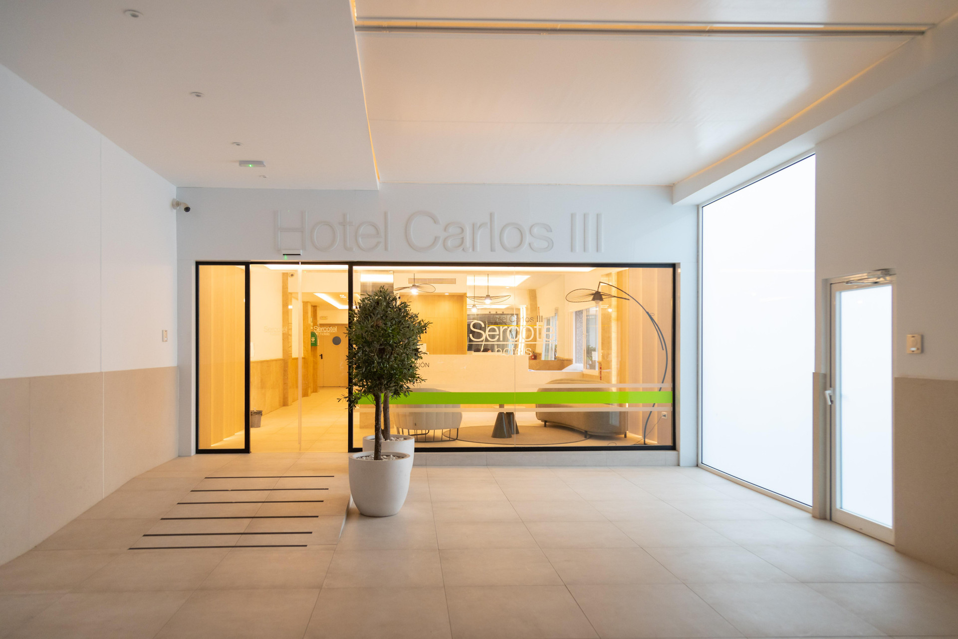 Vista Exterior Sercotel Carlos III