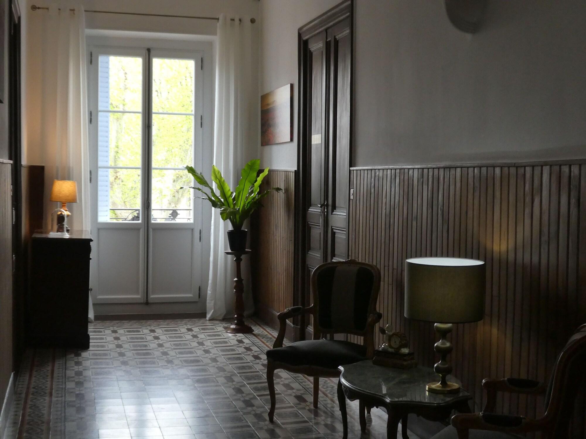 Varios Eloi Merle B&B