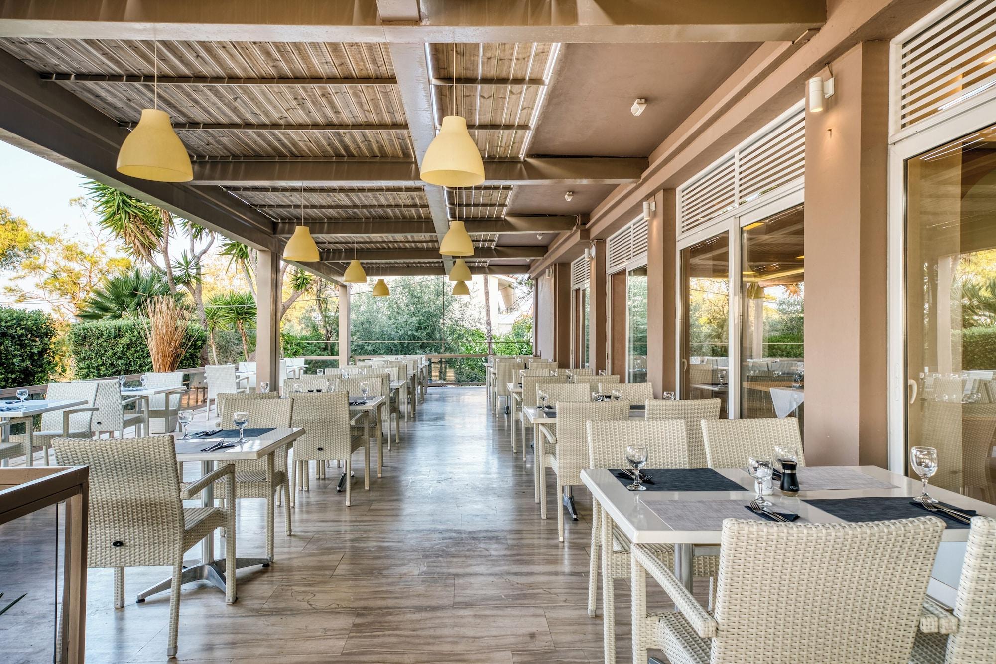 Restaurant Black and White Boho Resort