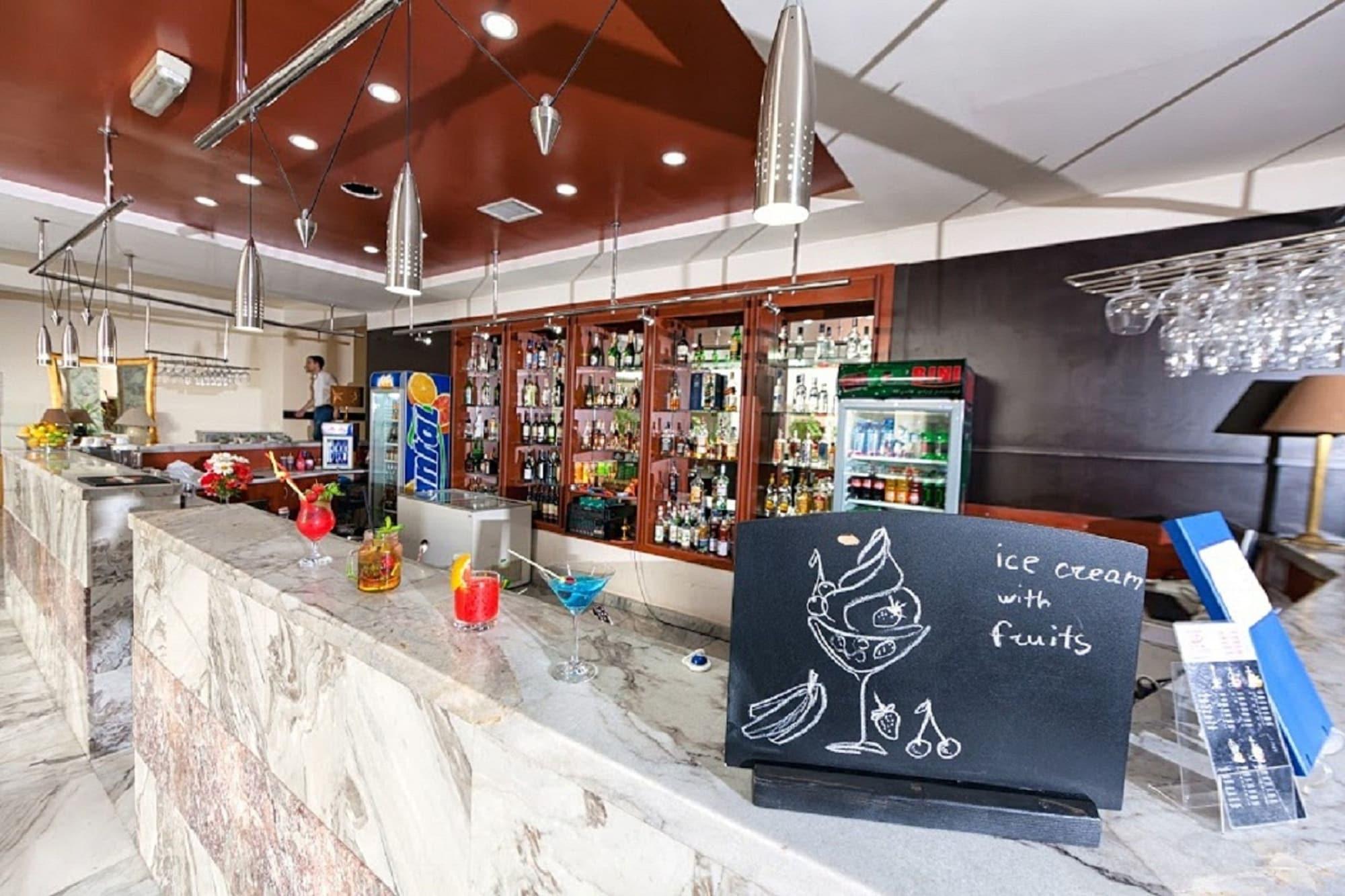 Bar/Salón Regineh Hotel