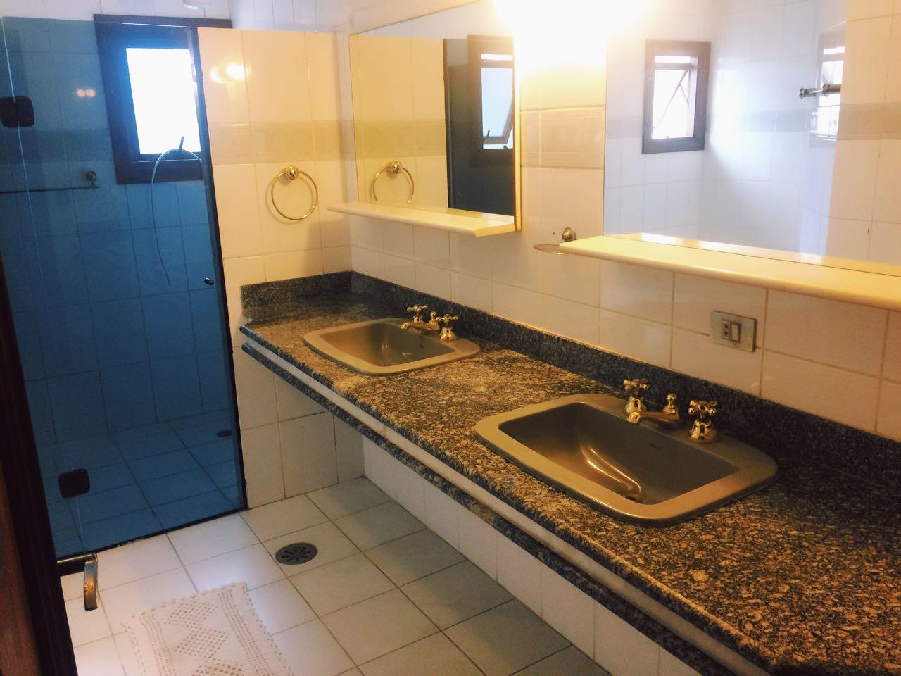 Baño The House Plaza Hotel