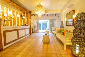 Alojamiento - White House Beach Resort