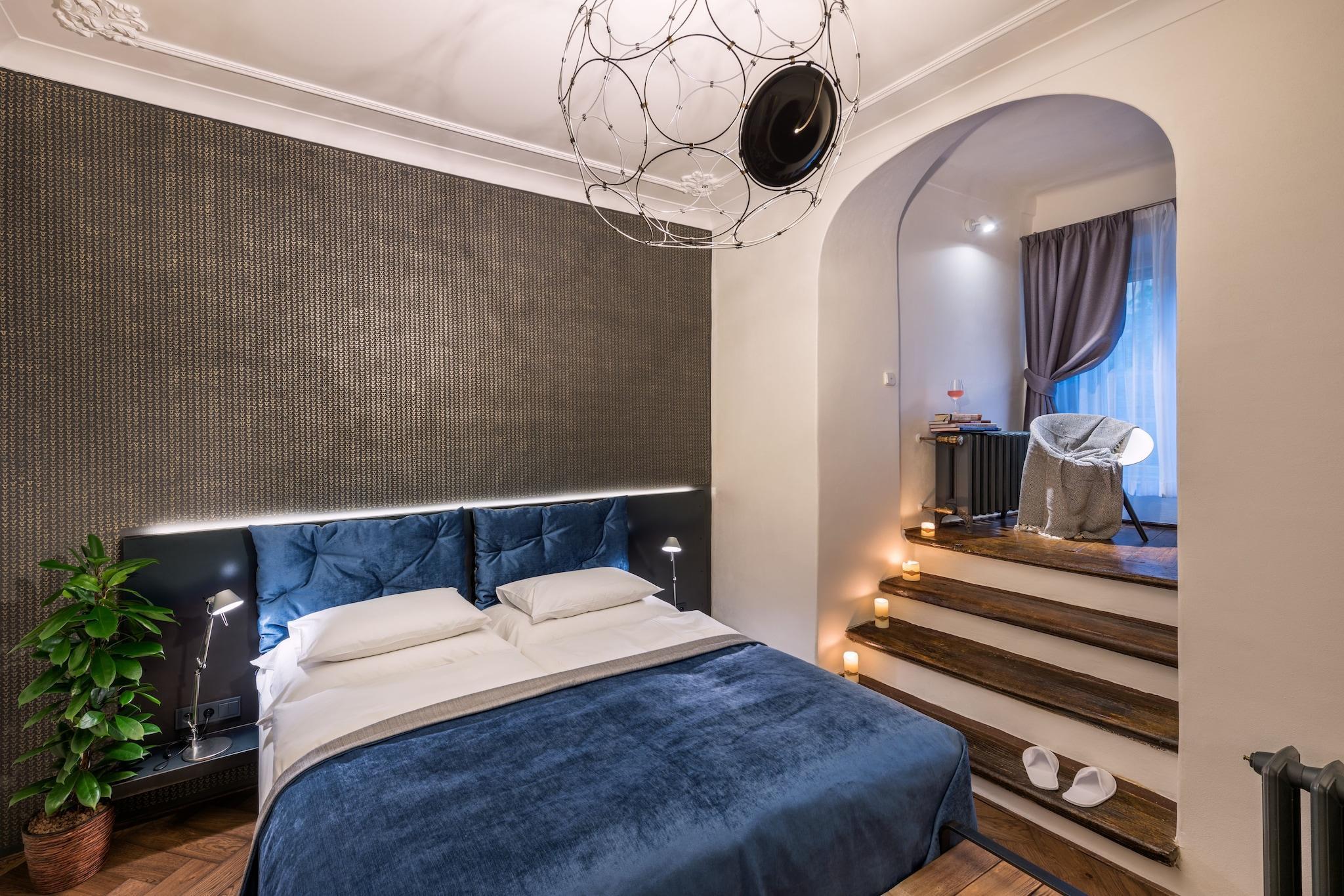 Varios MOOo by the Castle