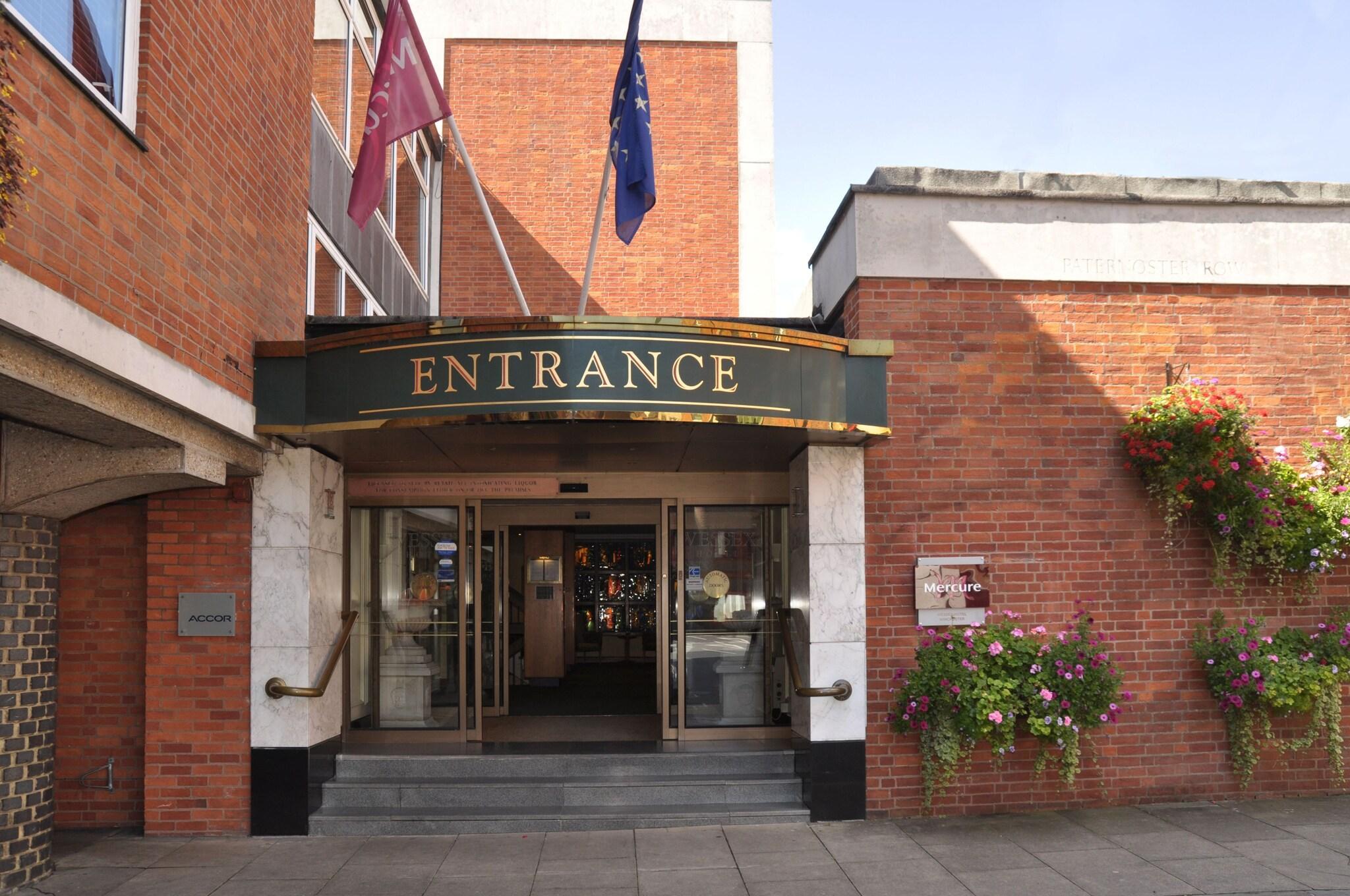 Vista Exterior Winchester Wessex Hotel by Sunday