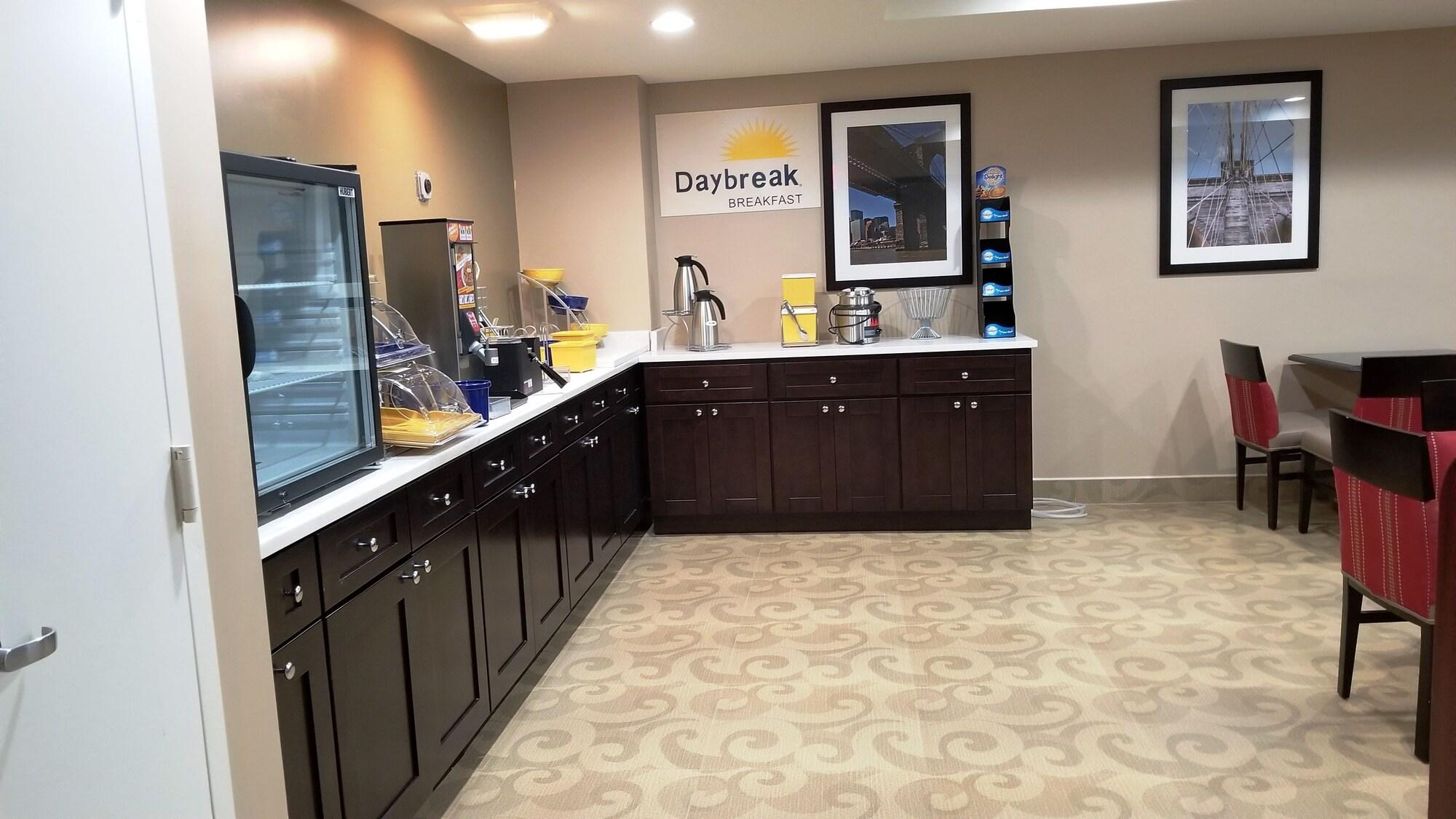 Restaurant Days Inn by Wyndham Brooklyn Marine Park
