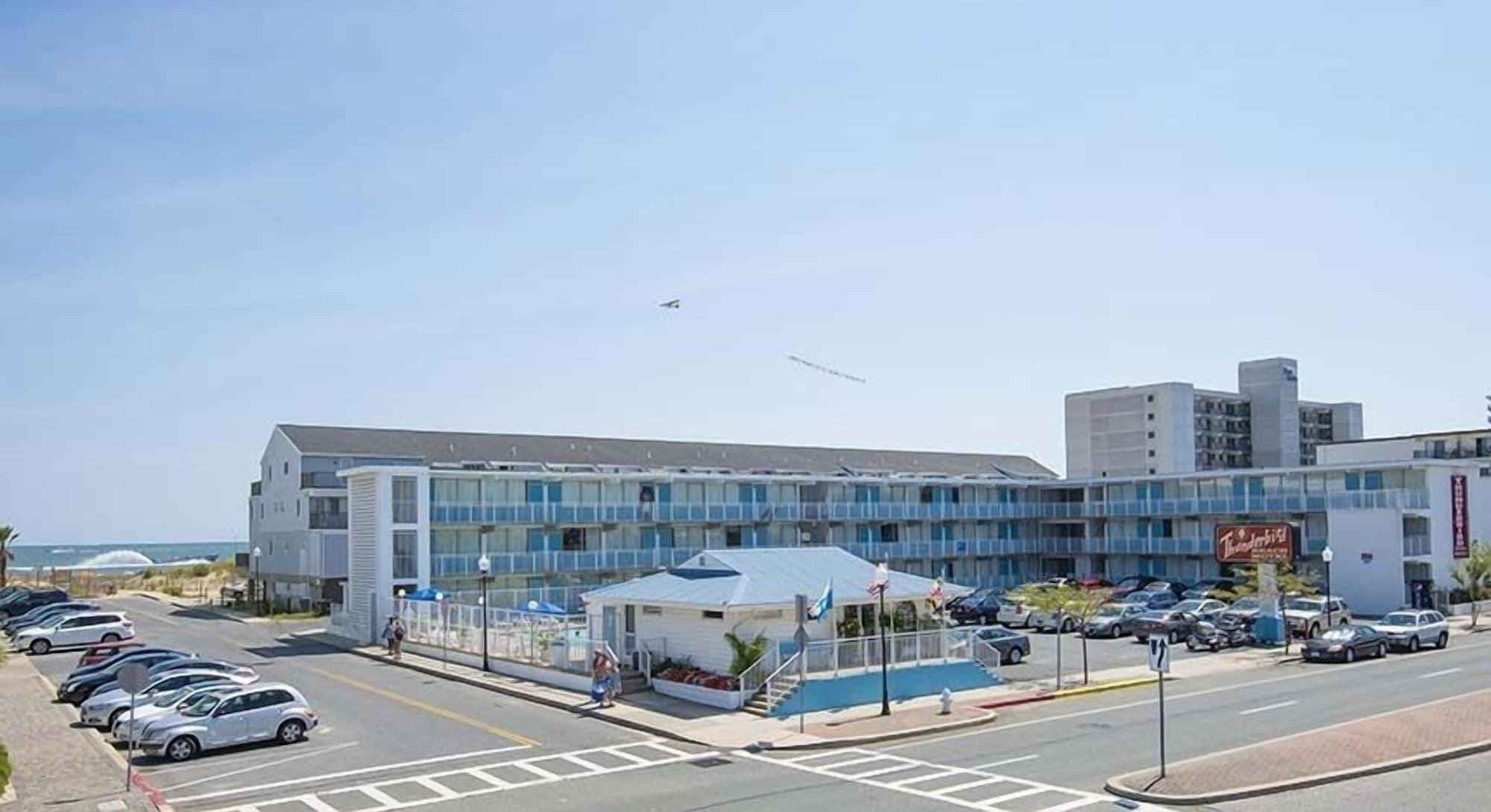 Varios Thunderbird Beach Motel
