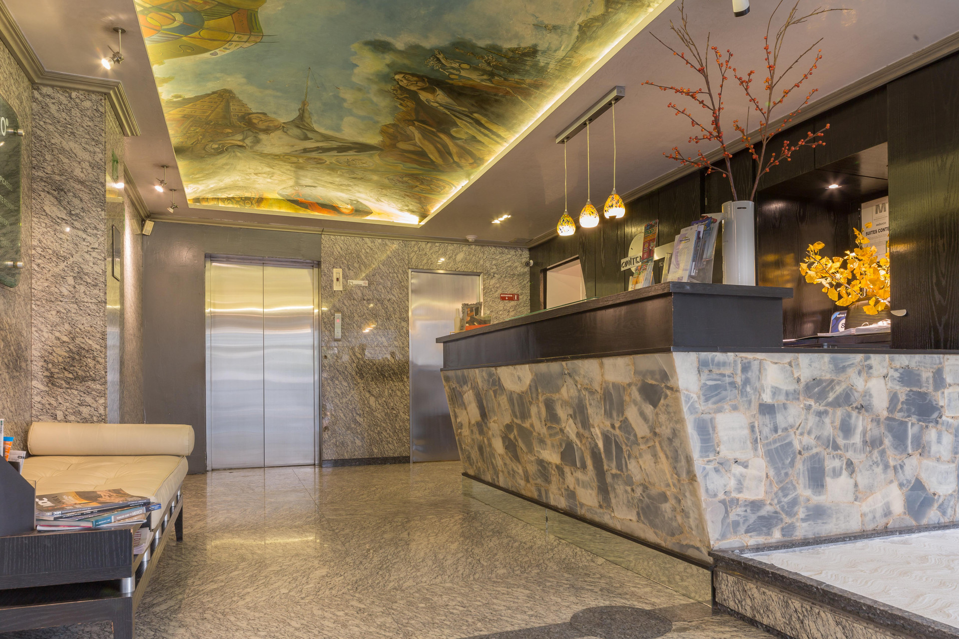 Vista Lobby Suites Contempo