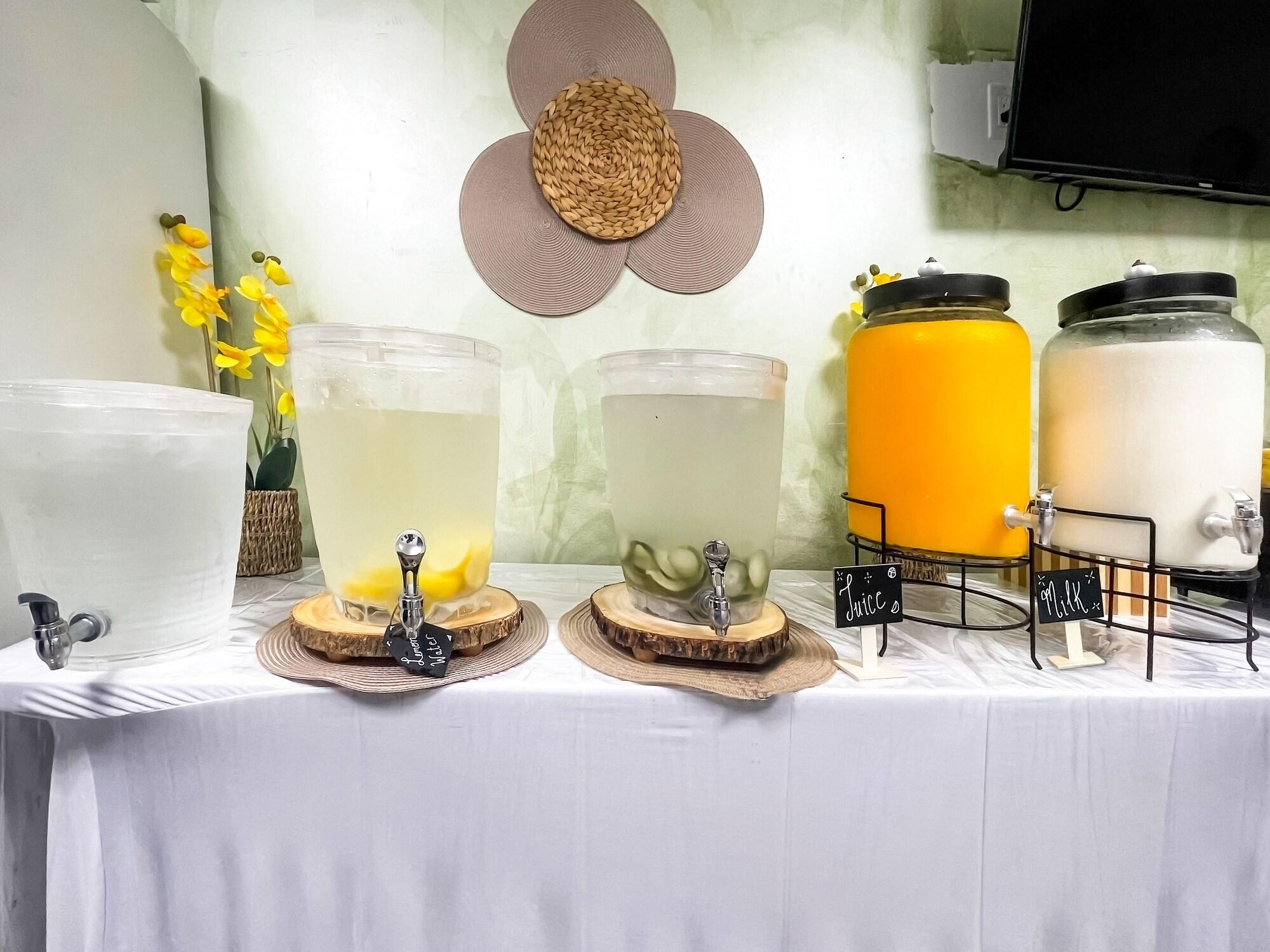 Restaurant Hollywood by the Sea