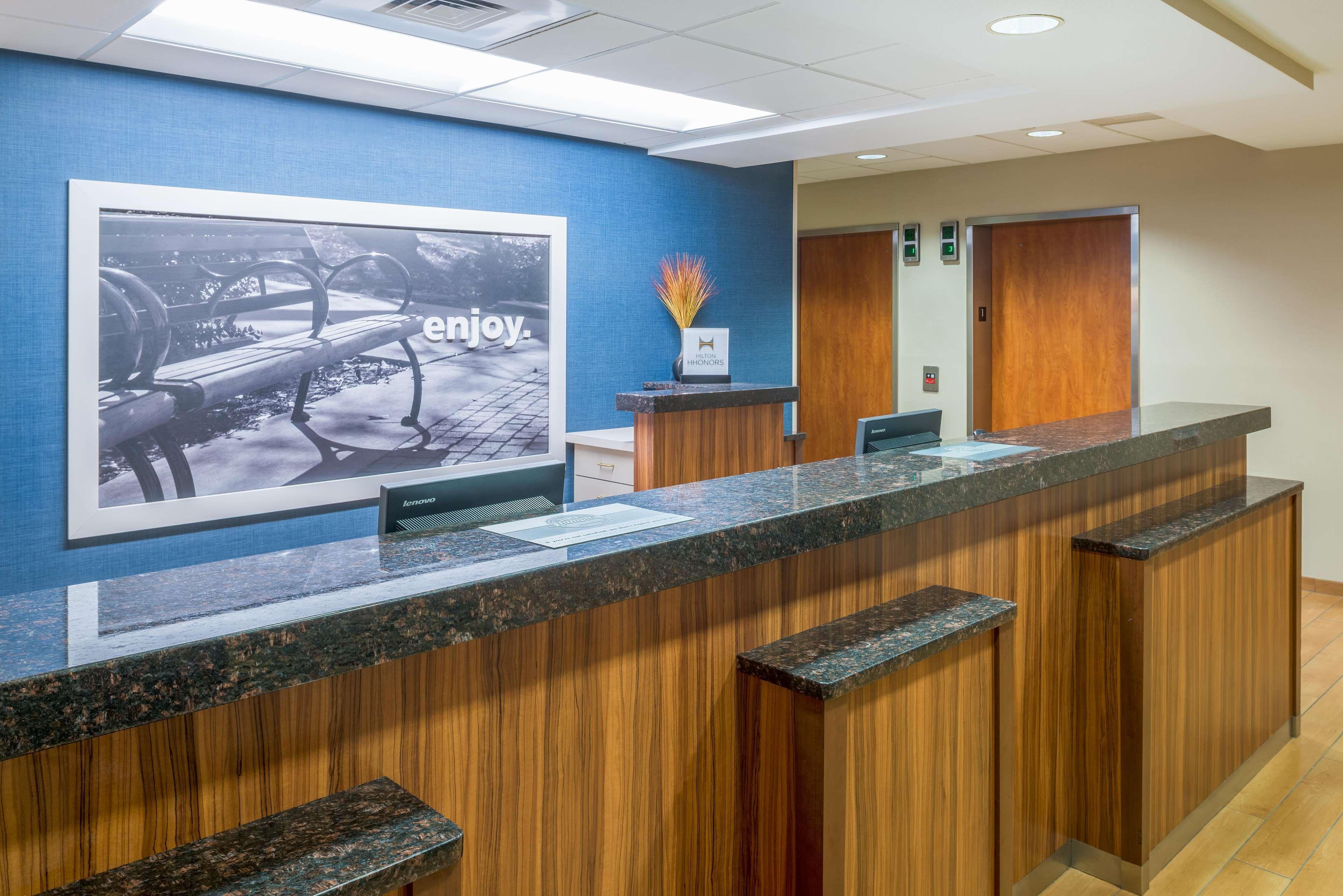 Vista Lobby Hampton Inn Columbia