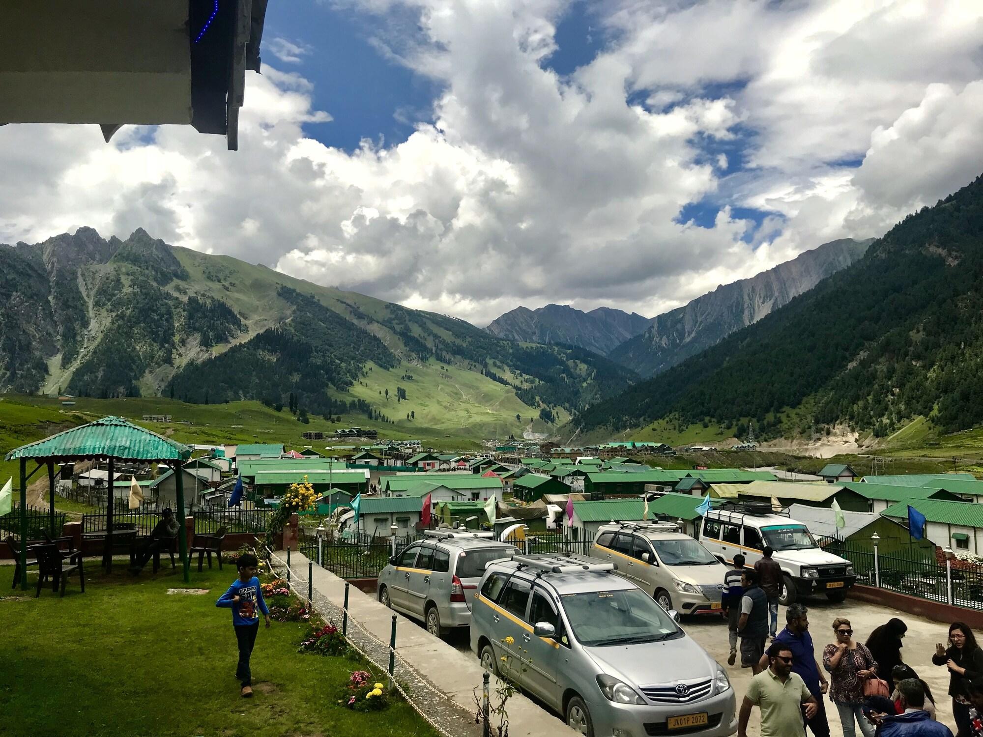 Varios Hotel Glacier Heights