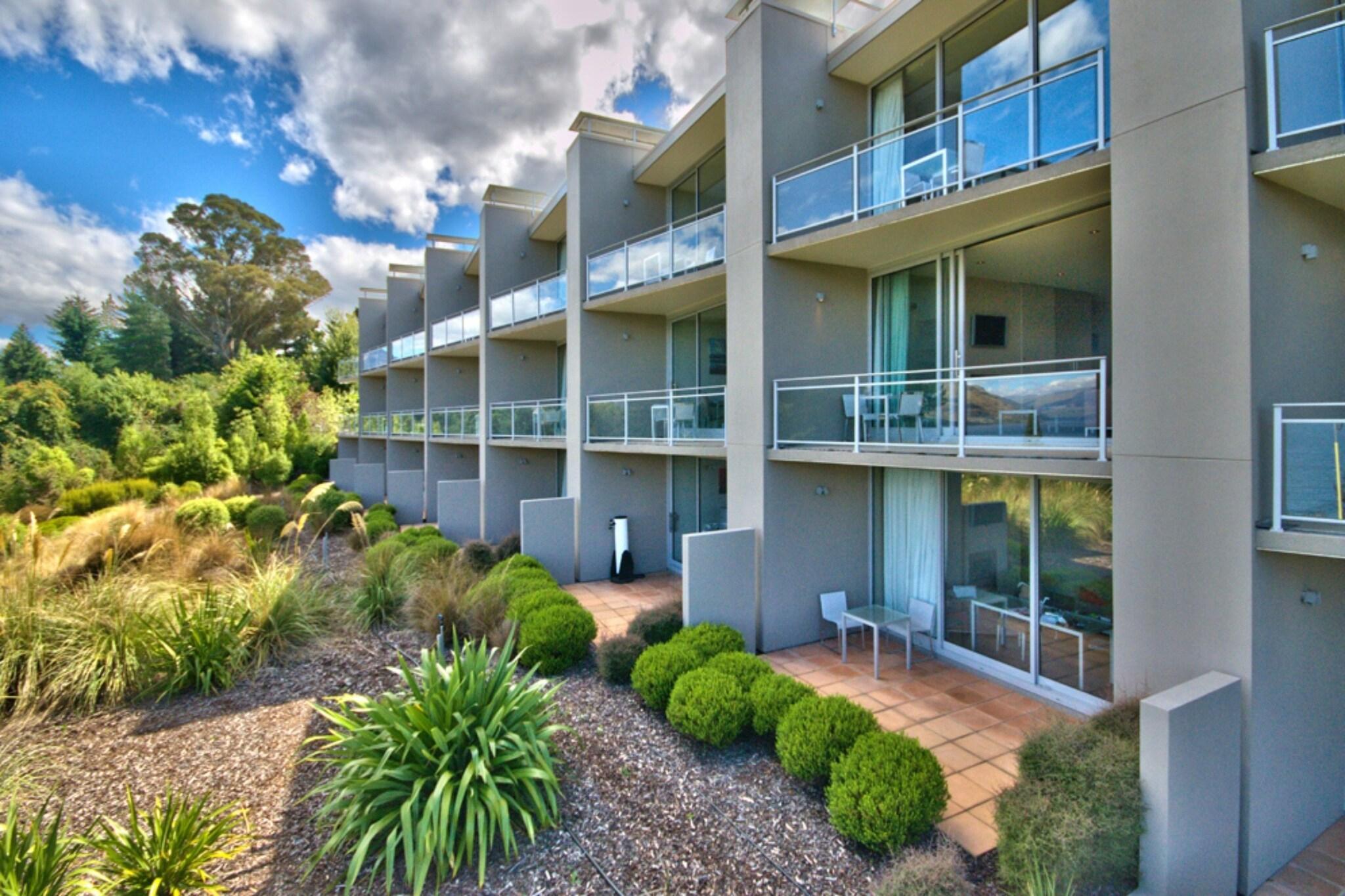 Vista Exterior Highview Apartments