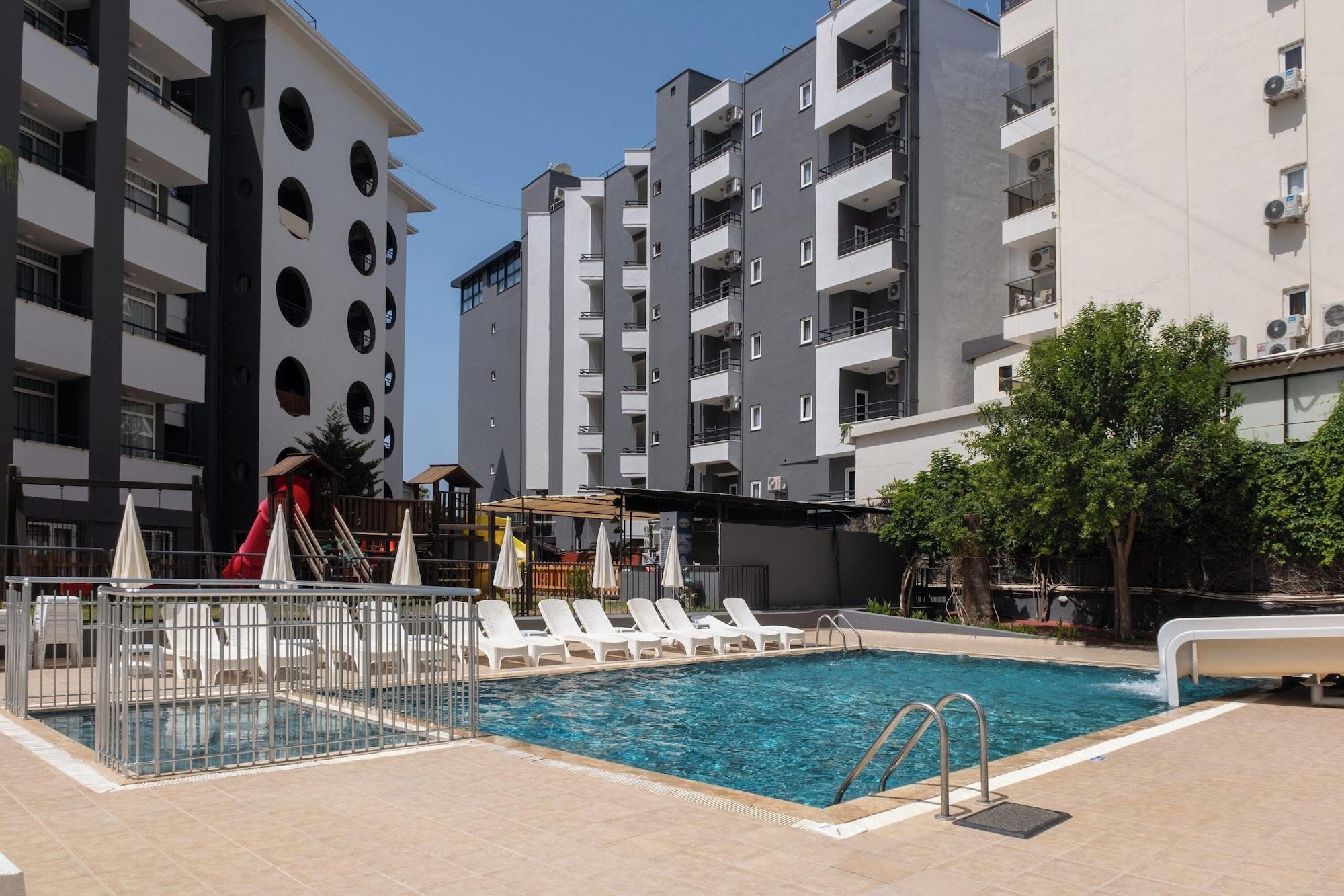 Vista Piscina Krizantem Hotel - All Inclusive