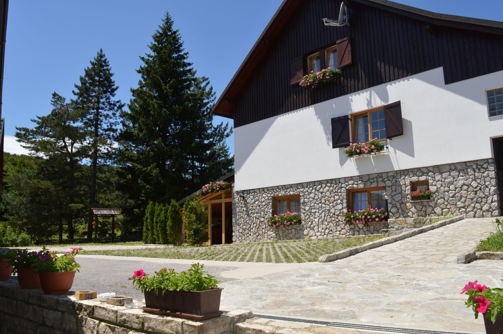 Vista Exterior Plitvice Miric Inn