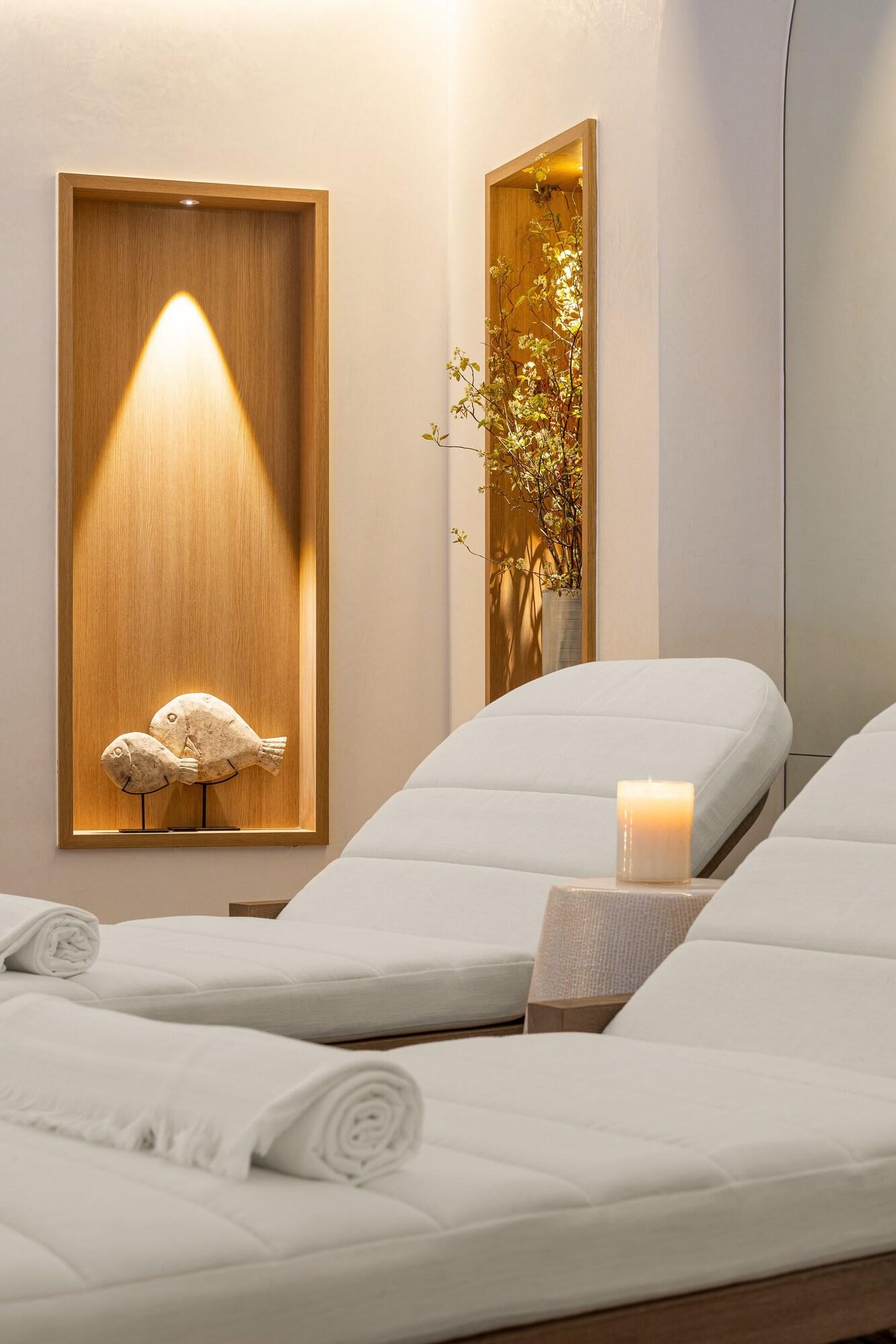 Spa Black Door