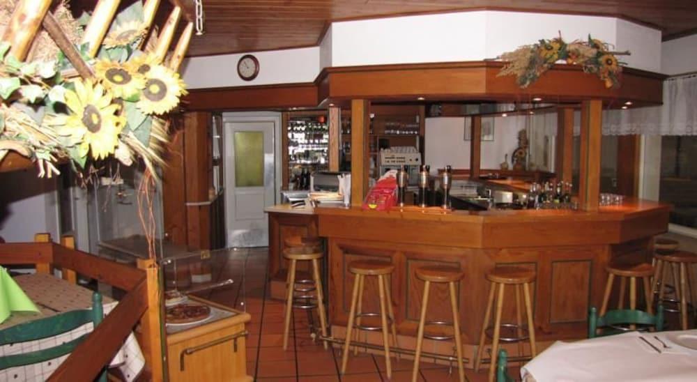 Bar/Salón Hotel le Caballin