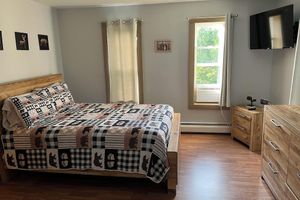 Alojamiento - 3-bedroom farmhouse on 10 acres with WiFi Saint Regis Falls, NY