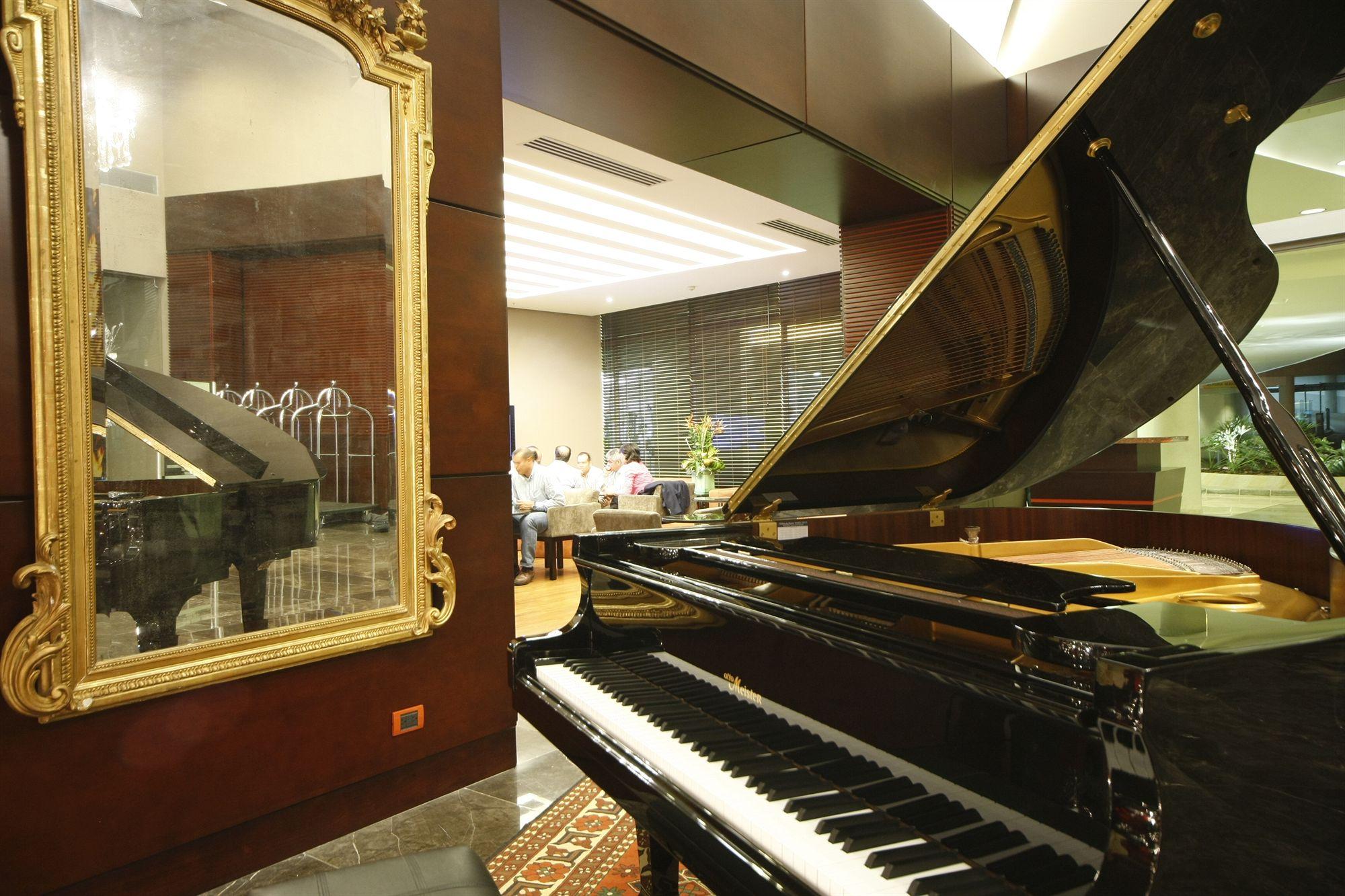 Vista Lobby Hotel San Fernando Plaza