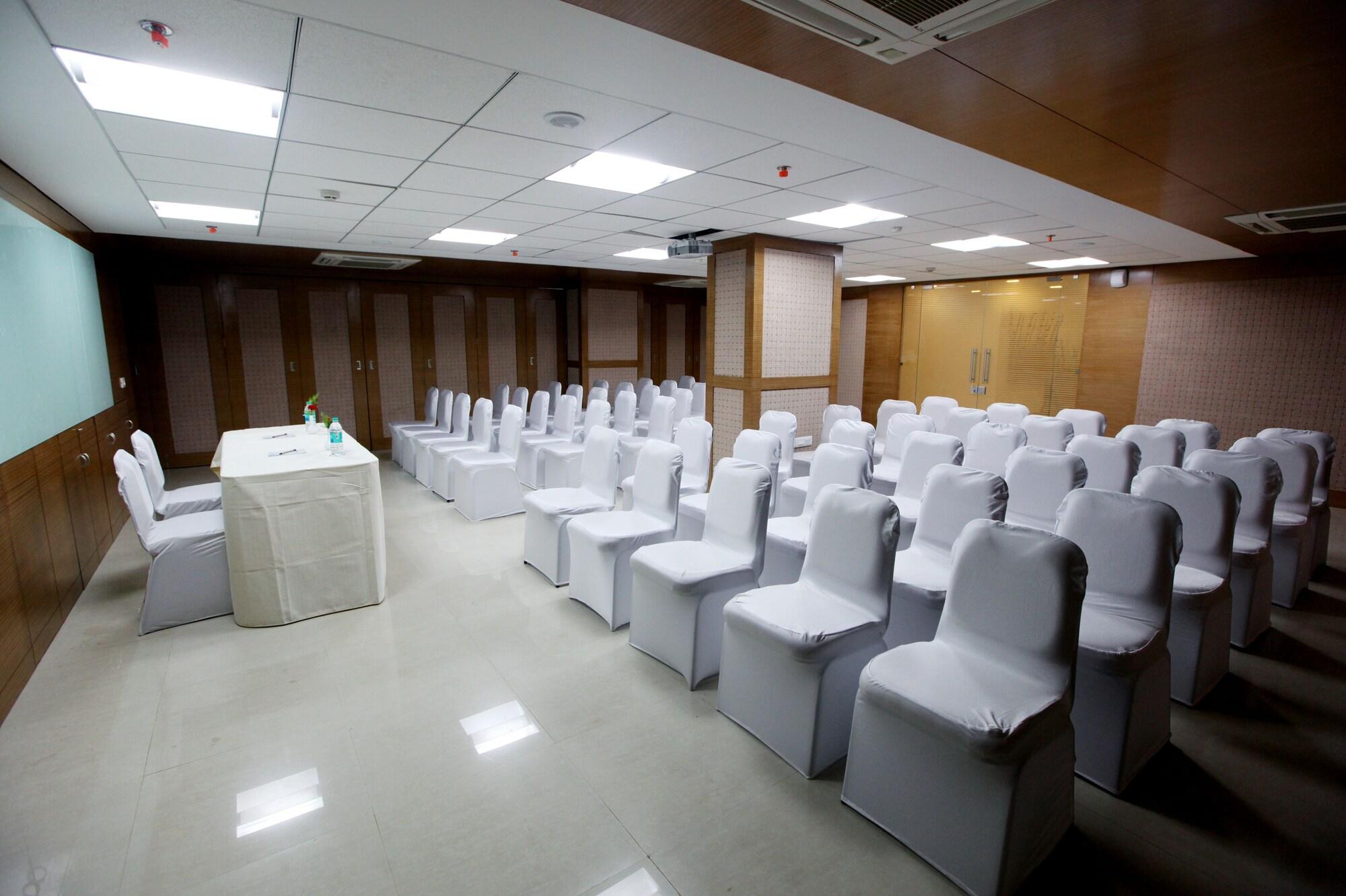Centro de Negocios Hotel DORTN