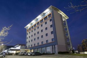 Alojamiento - Blu Arena Hotel