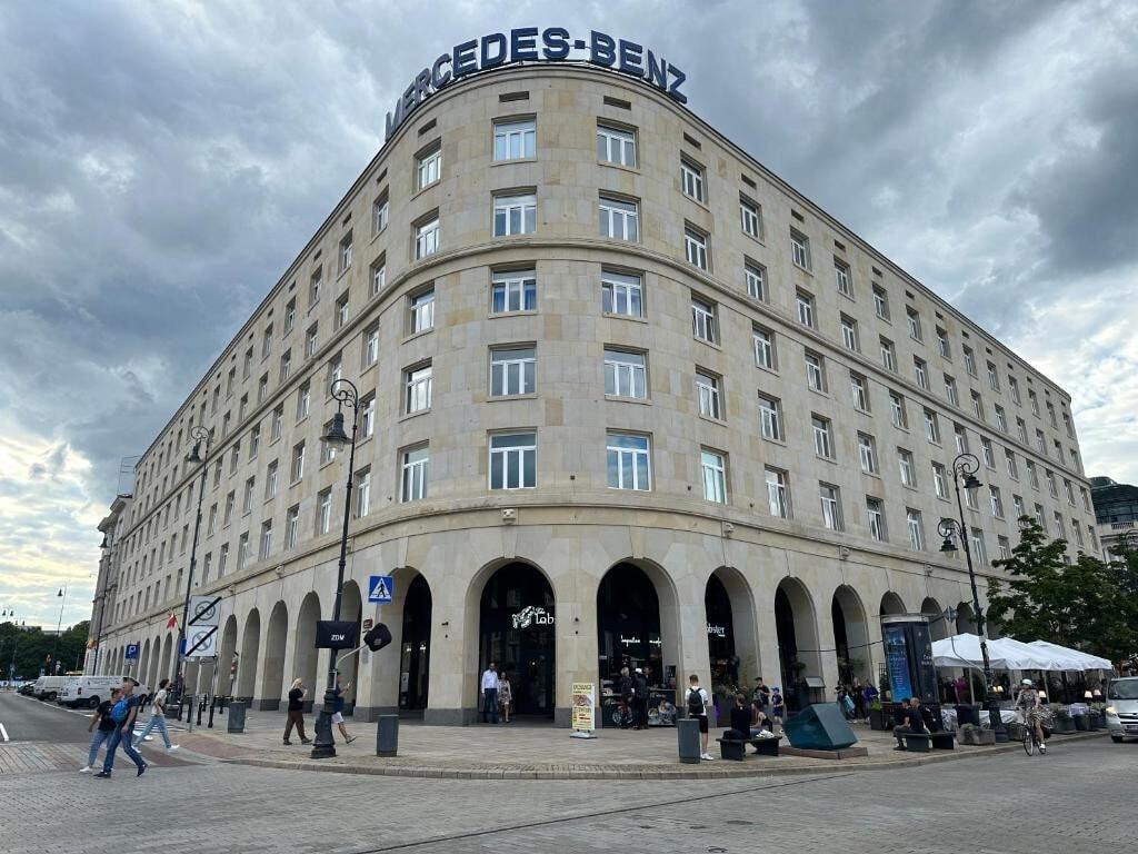 Vista Exterior Bez Kantow Art Rooms