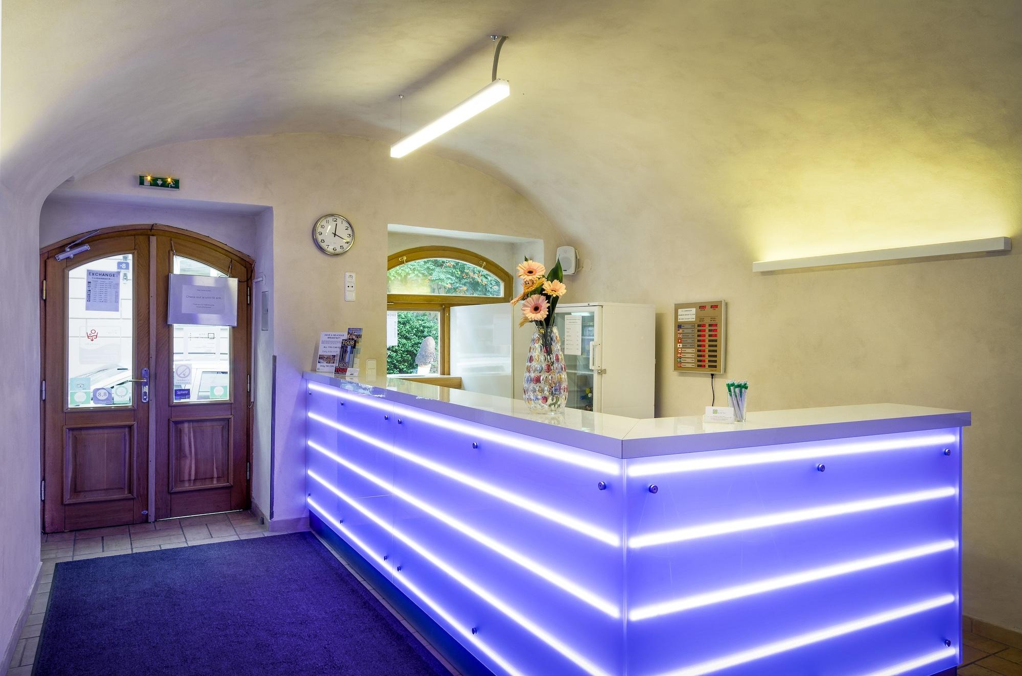 Vista Lobby Hostel Little Quarter