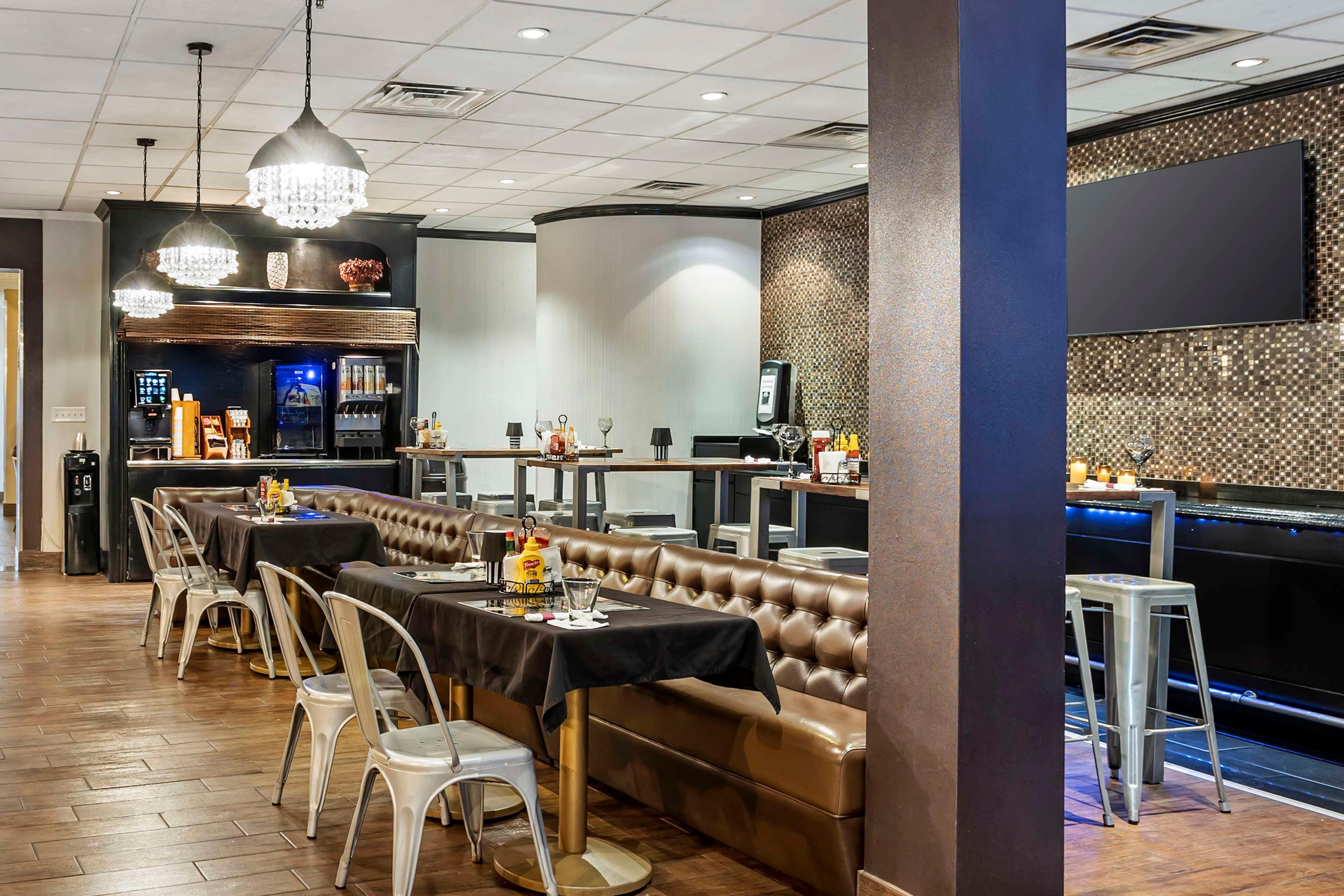 Bar/Salón Aiden by Best Western Newark Airport