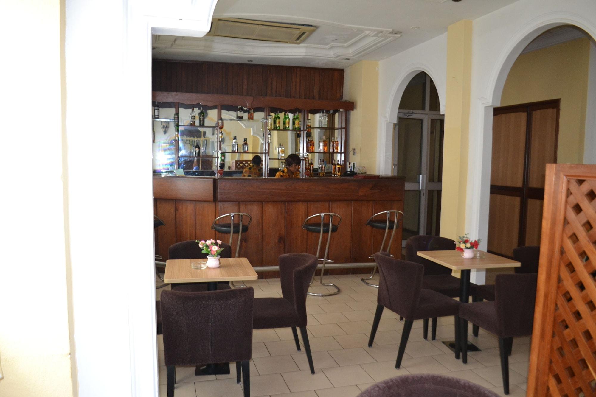 Bar/Salón Hôtel Akena City