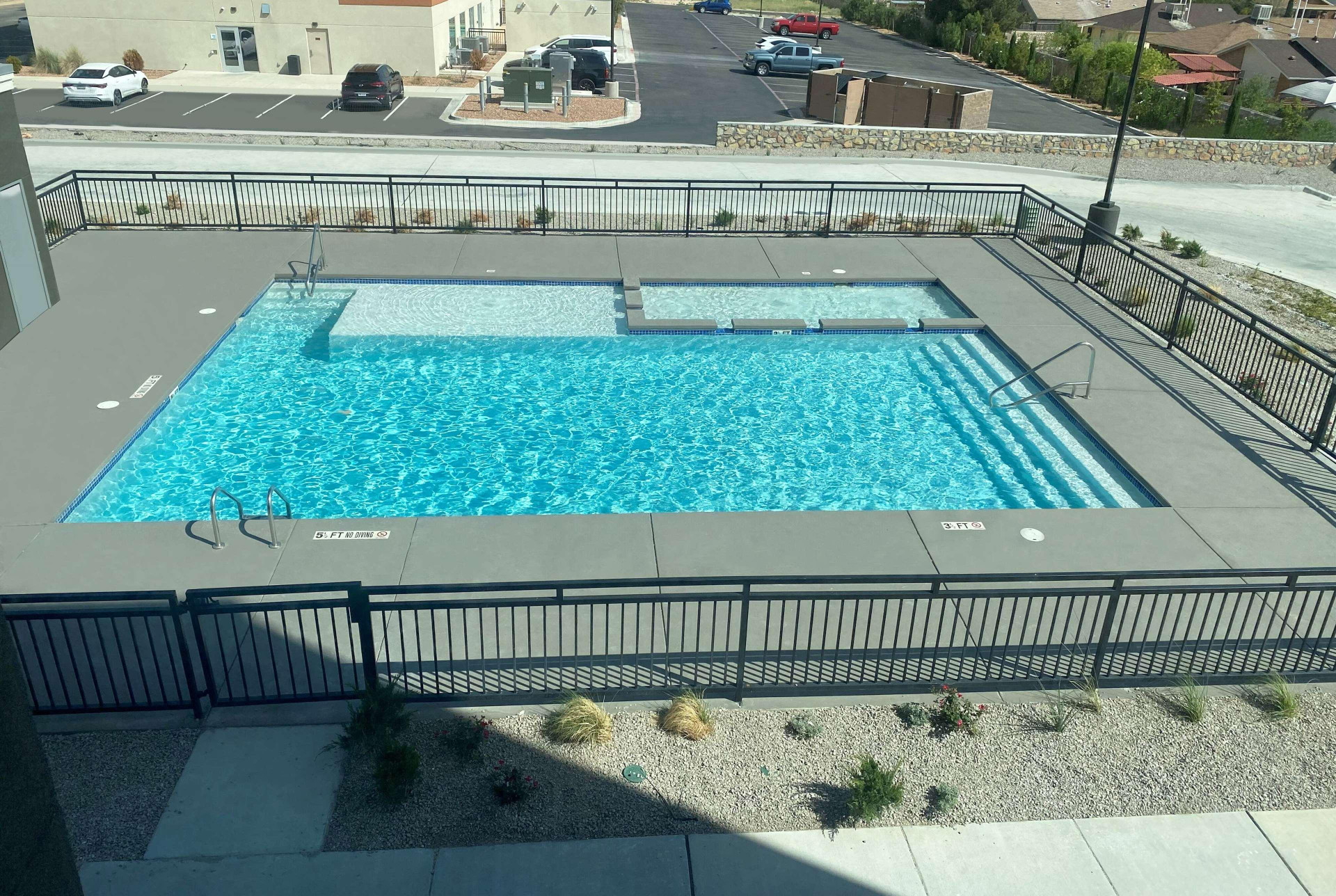 Vista Piscina La Quinta Inn & Suites by Wyndham El Paso East Loop-375