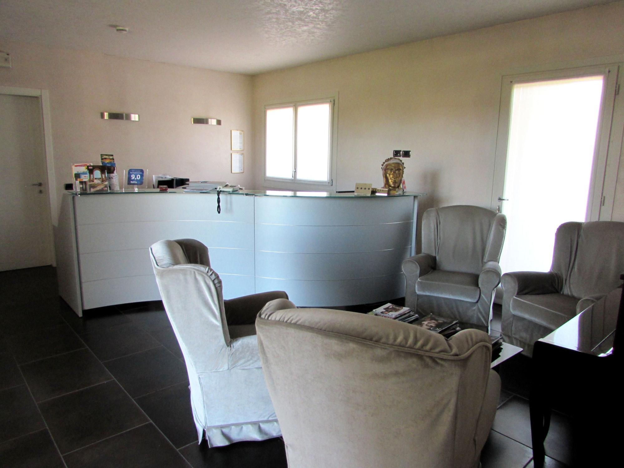 Vista Lobby Hotel Dante Residence