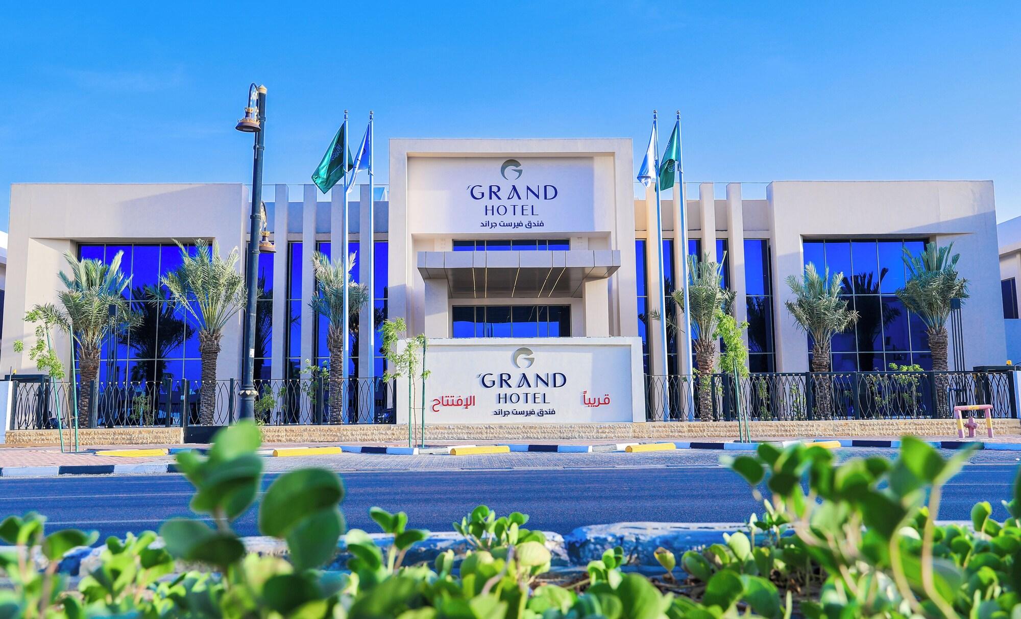 Vista Exterior First Grand Hotel