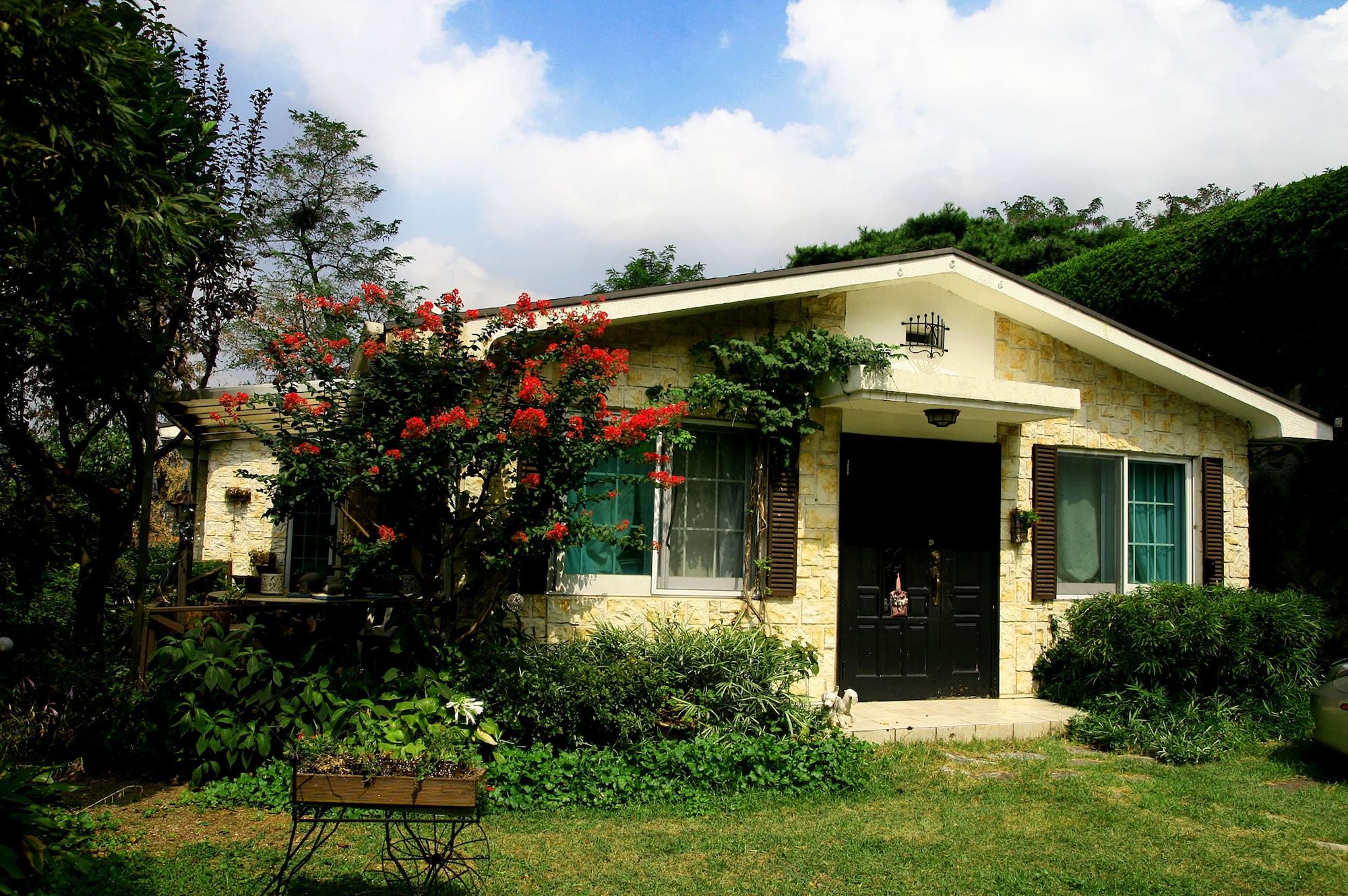 Varios Cindy's B&B