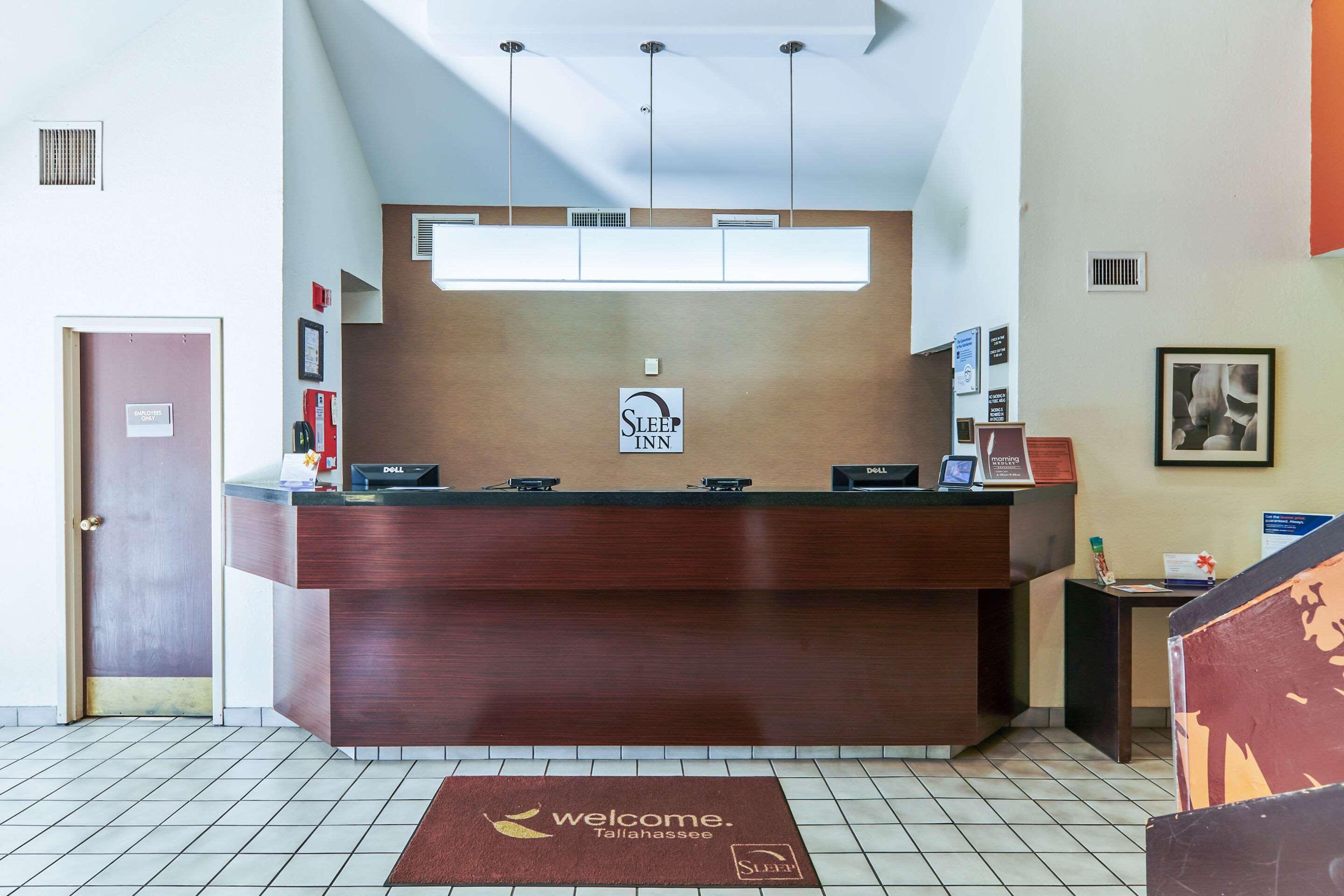 Vista Lobby BOB Hotels Tallahassee - Boutique on Budget