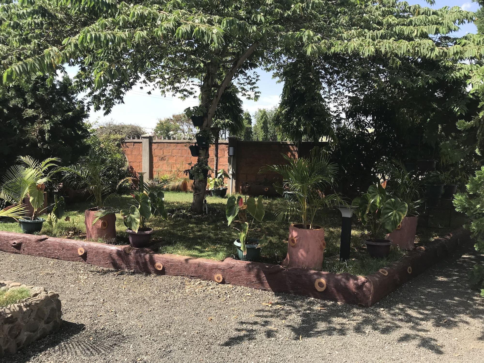 Vista Exterior Le Parlour