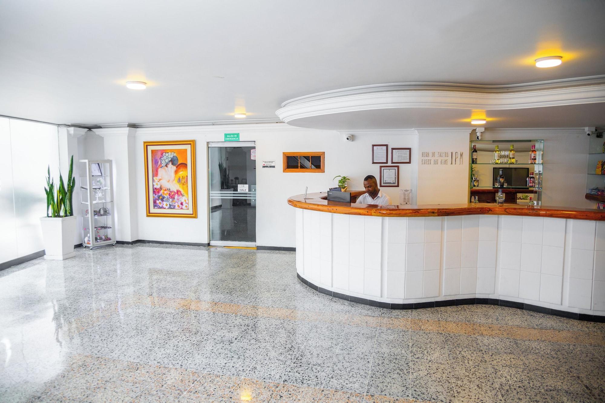 Vista Lobby TAMA Hotel Granada Real Cali
