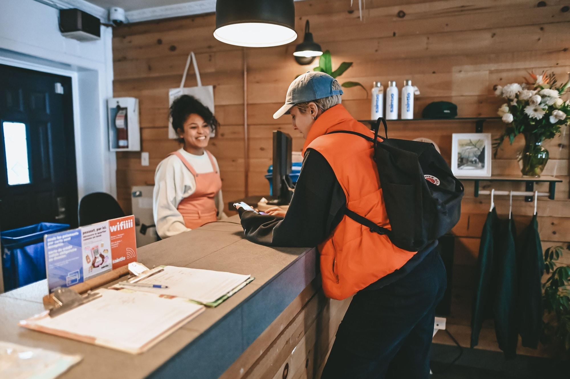 Vista Lobby Auberge Saintlo Montréal  - Hostel