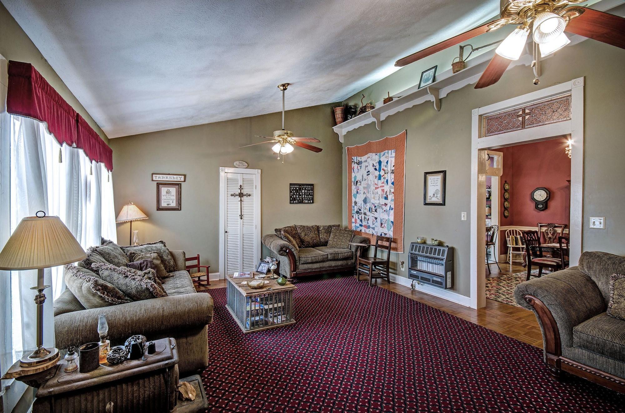 Vista Lobby Clyde and Marie's Bed & Breakfast