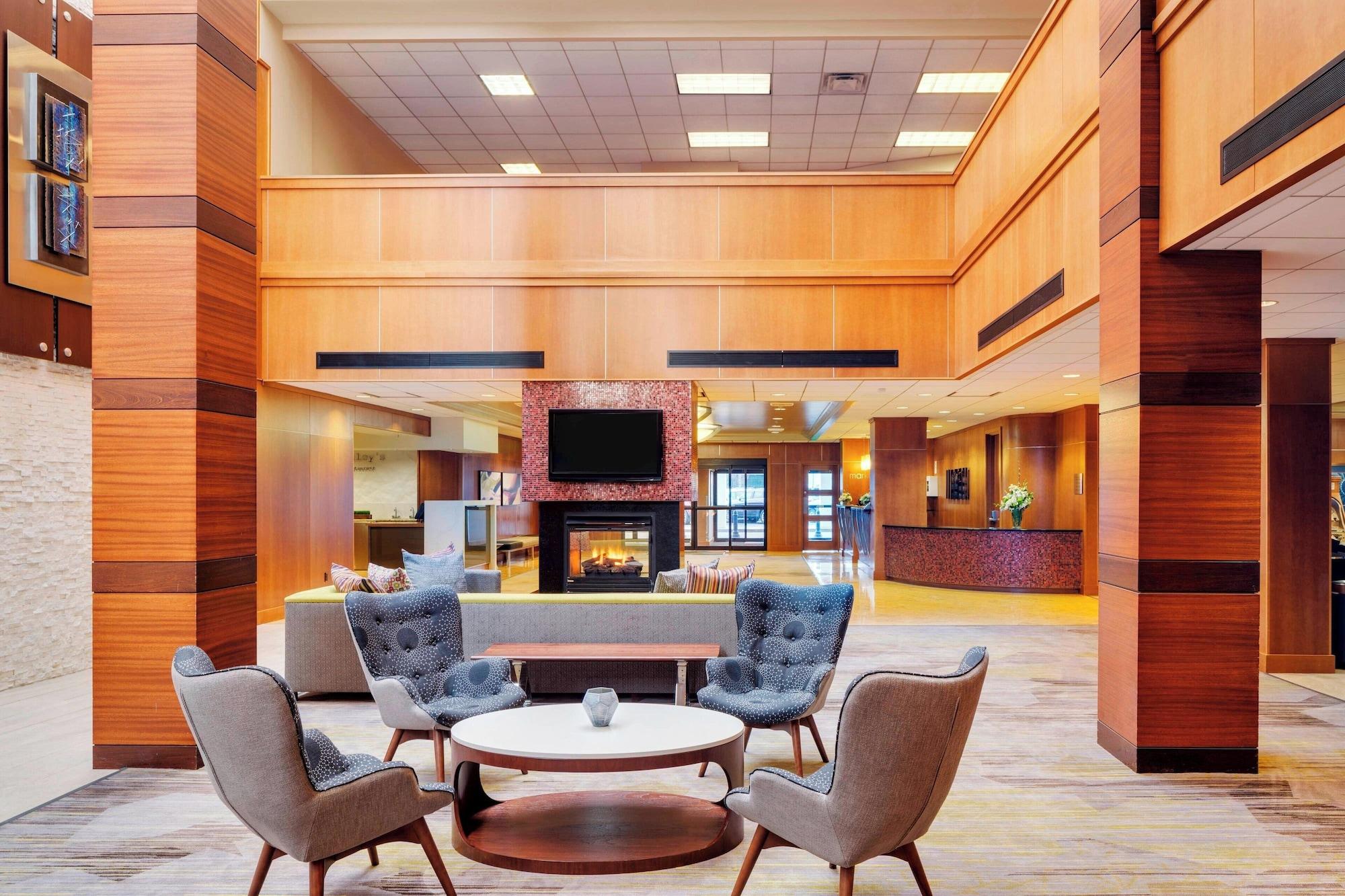Vista Lobby Courtyard by Marriott Boston Logan Airport