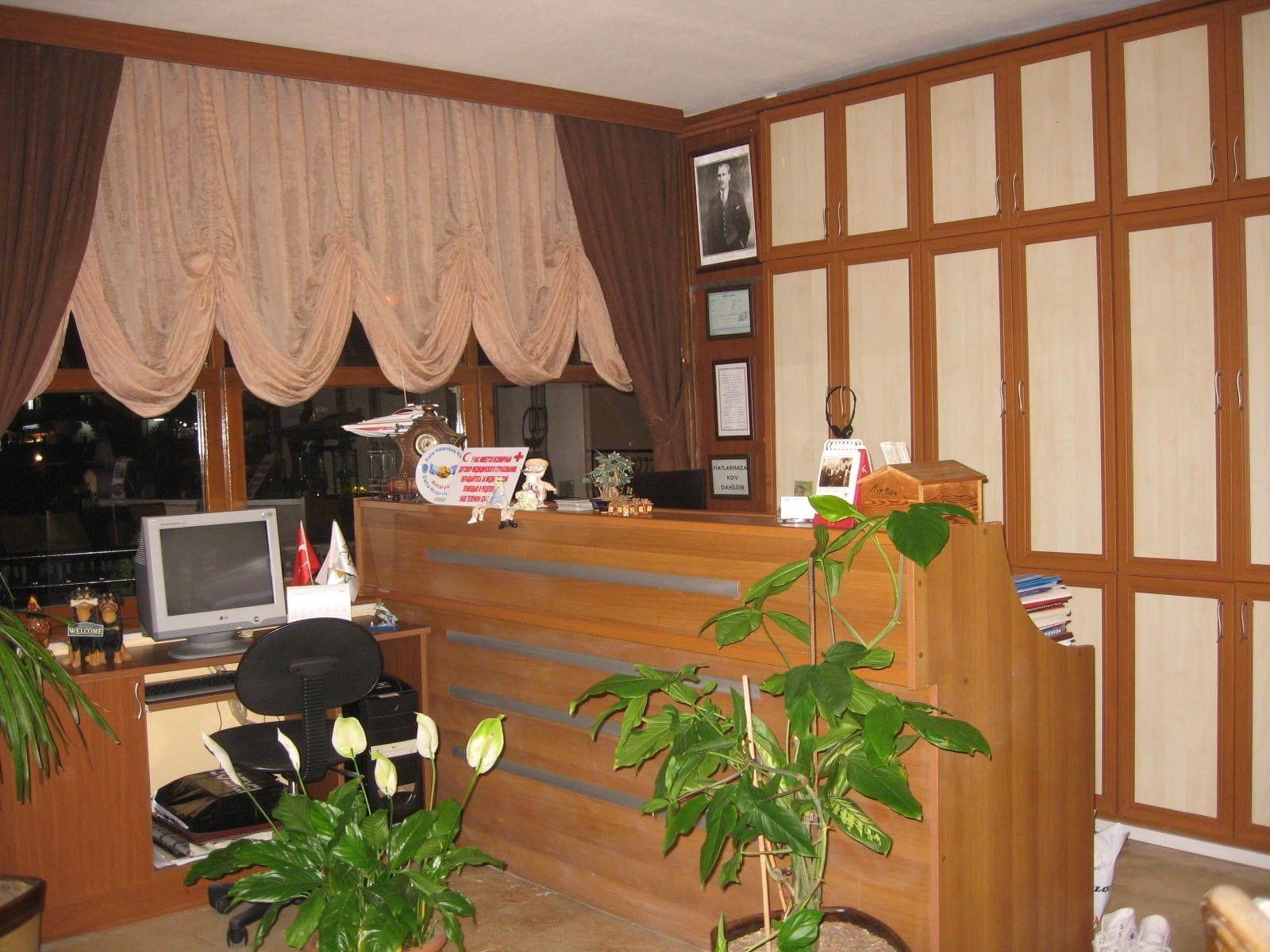 Vista Lobby Moms Hotel