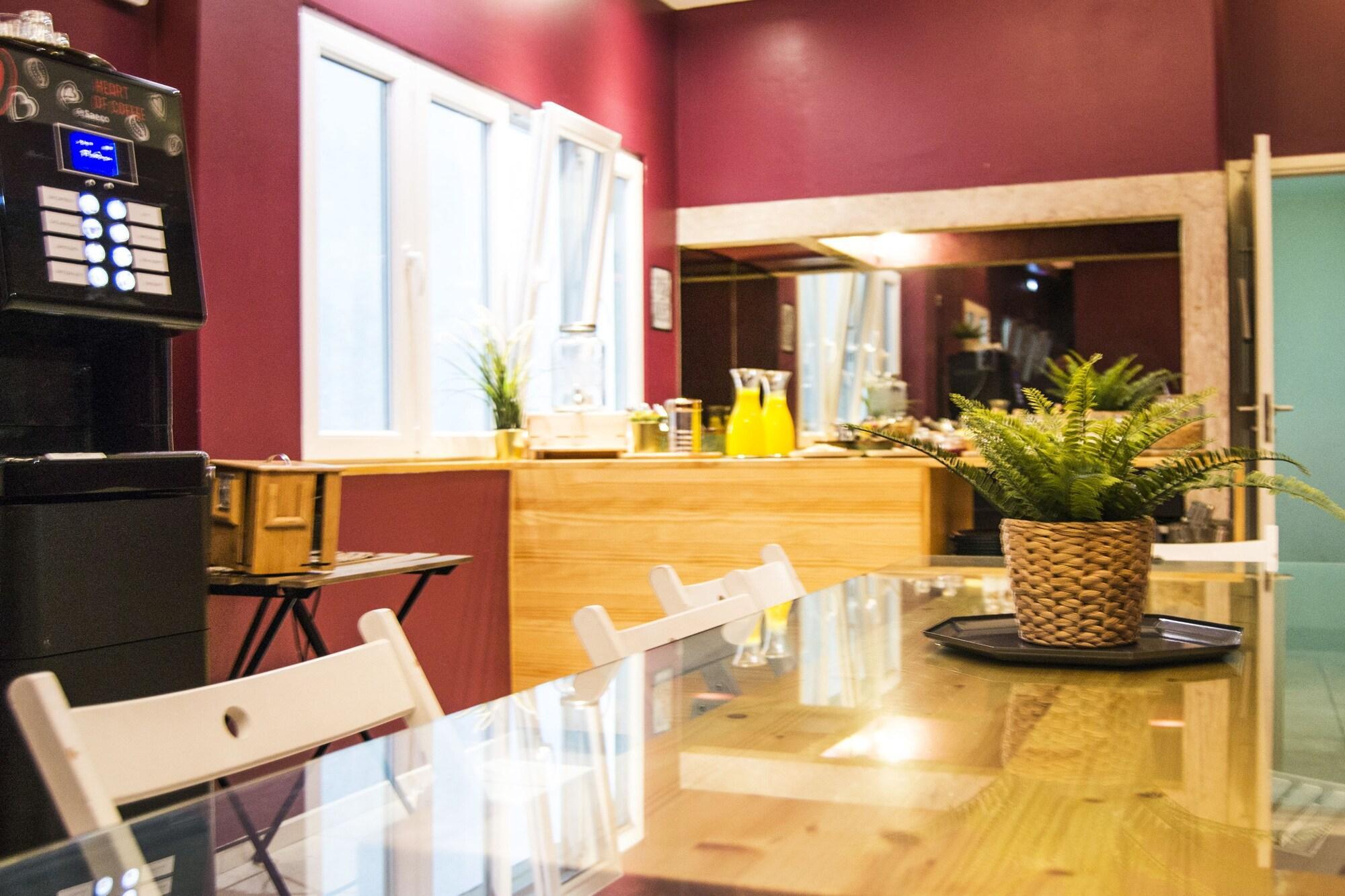 Restaurant Avenue Rooms & Suites