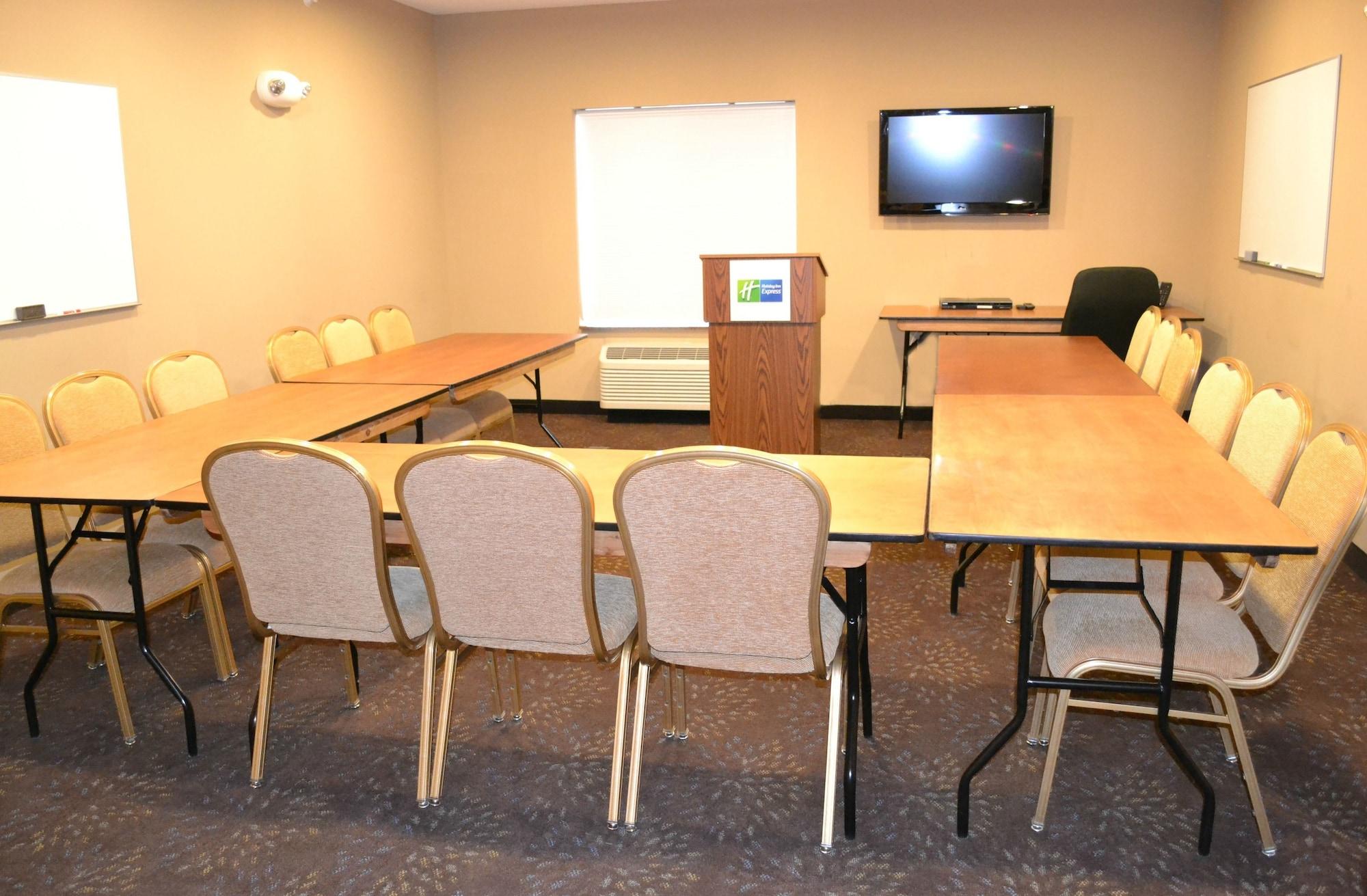 Sala de Reuniones Holiday Inn Express Hotel & Suites Northwood by IHG