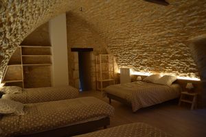 Alojamiento - Gîte à la ferme Pièces voutées, calme, nature, animaux, 1 km de l'autoroute A75