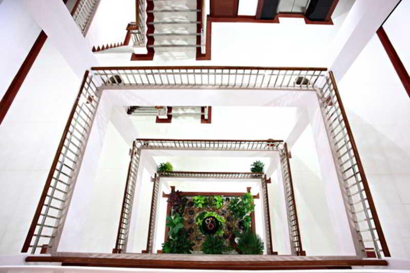 Varios Pattara Place