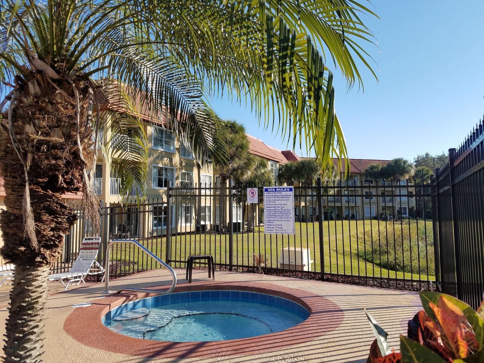 Vista Exterior Parc Corniche Condominium Suite Hotel