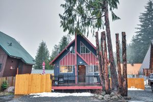 Alquiler Vacacional - Inviting Mt Hood Cabin w/ Porch: 1 Mi to Skibowl!