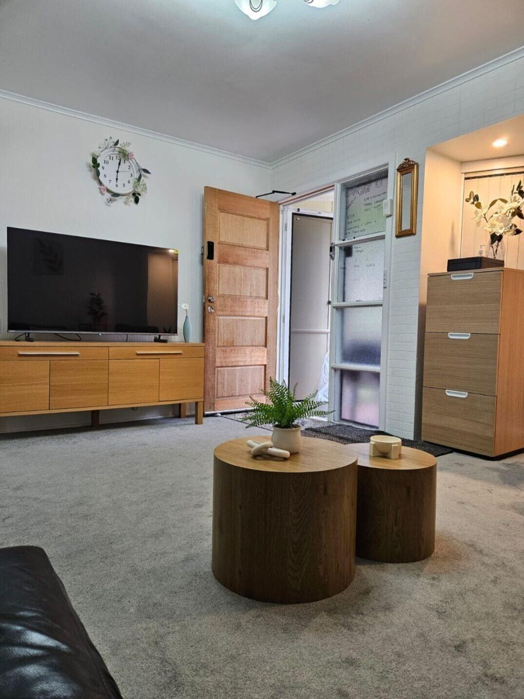 Vista Lobby Bluetongue Hideout