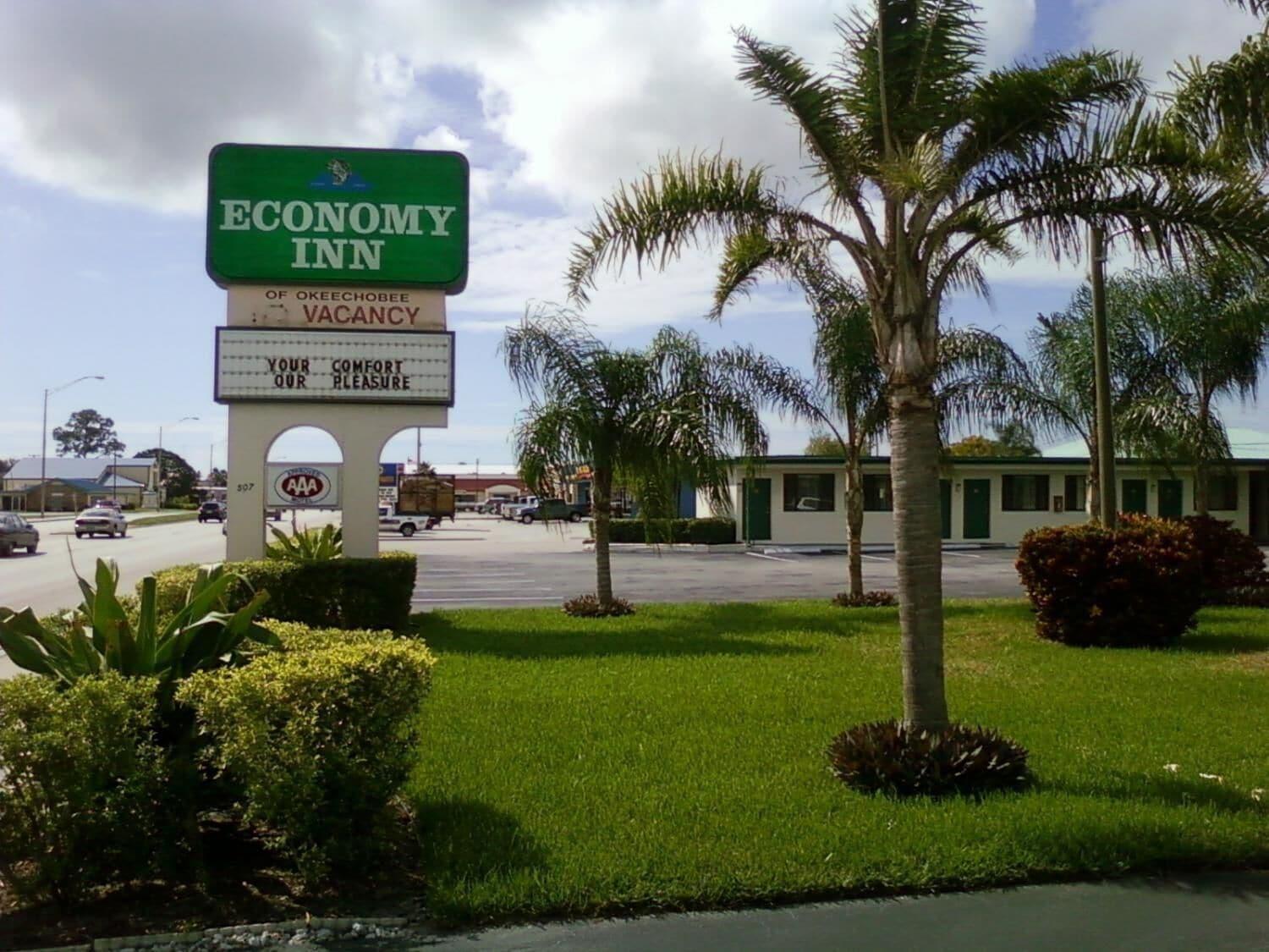 Vista Exterior Economy Inn